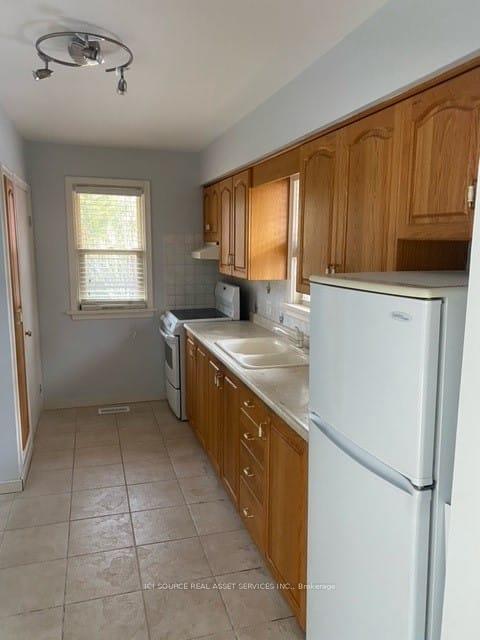 Photo 6 of Unit Main Fl, 107 Vancouver Drive, Guelph, St. George's — HOMEH