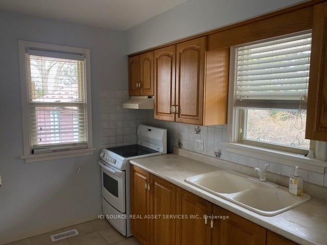 Photo 7 of Unit Main Fl, 107 Vancouver Drive, Guelph, St. George's — HOMEH