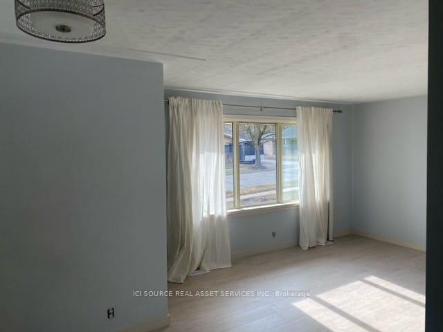 Photo 10 of Unit Main Fl, 107 Vancouver Drive, Guelph, St. George's — HOMEH
