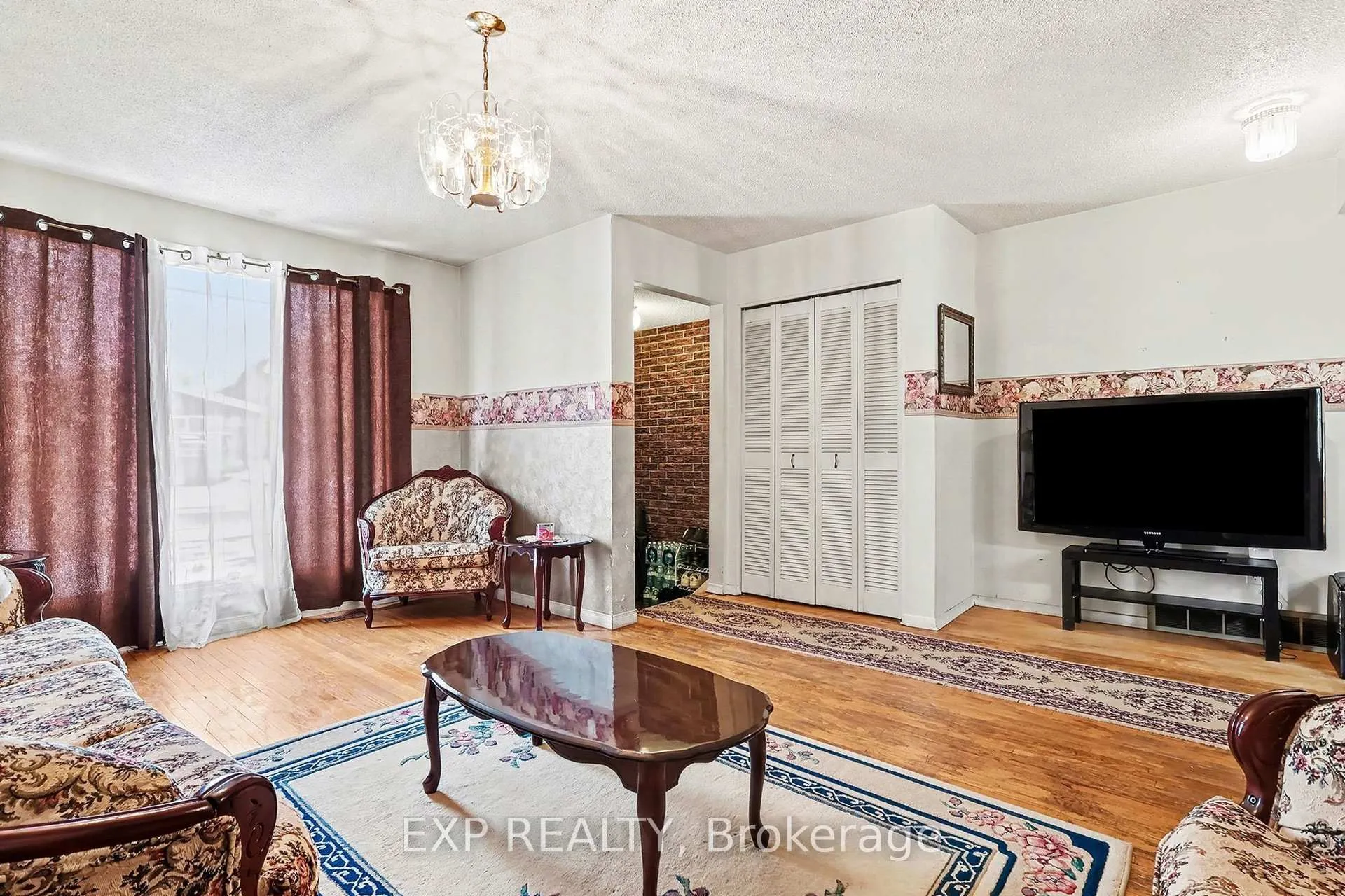 Photo 5 of 2211 St Laurent Boulevard, Ottawa, Hawthorne Meadows — HOMEH