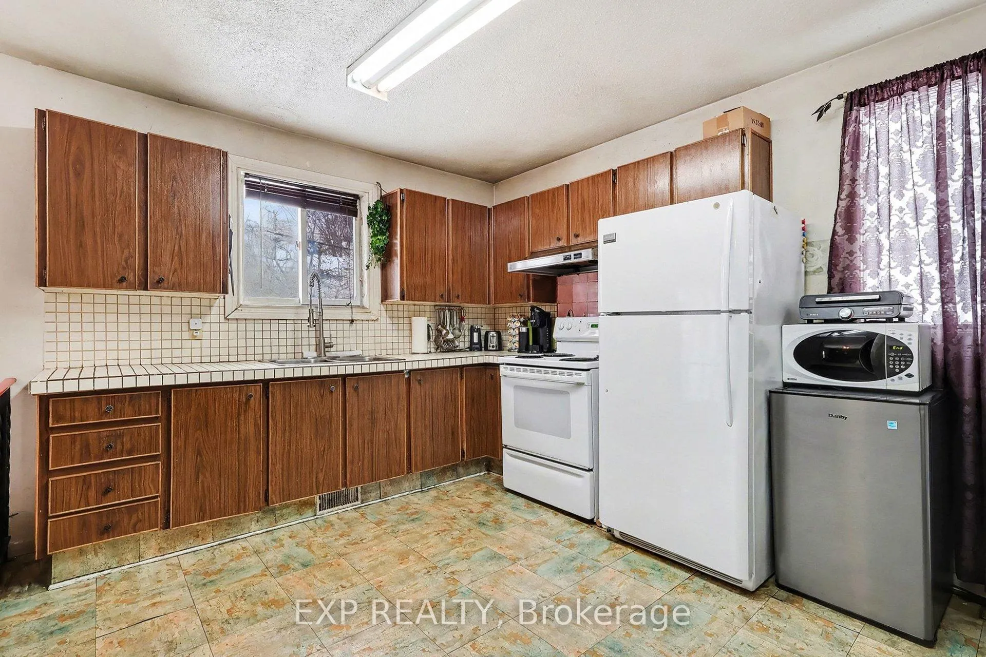 Photo 13 of 2211 St Laurent Boulevard, Ottawa, Hawthorne Meadows — HOMEH
