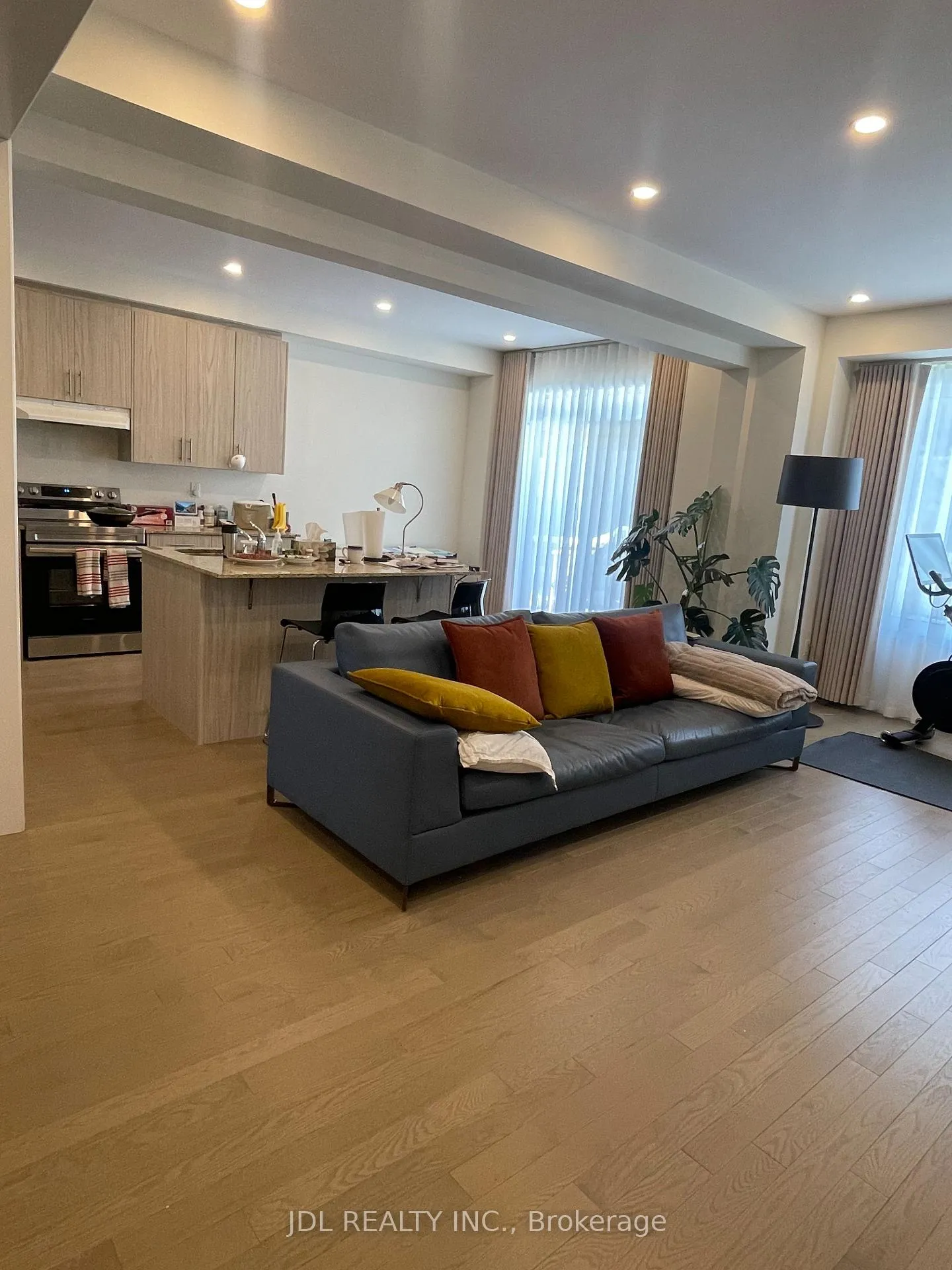 Photo 6 of 3167 Blazing Star Avenue, Pickering, Rural Pickering — HOMEH