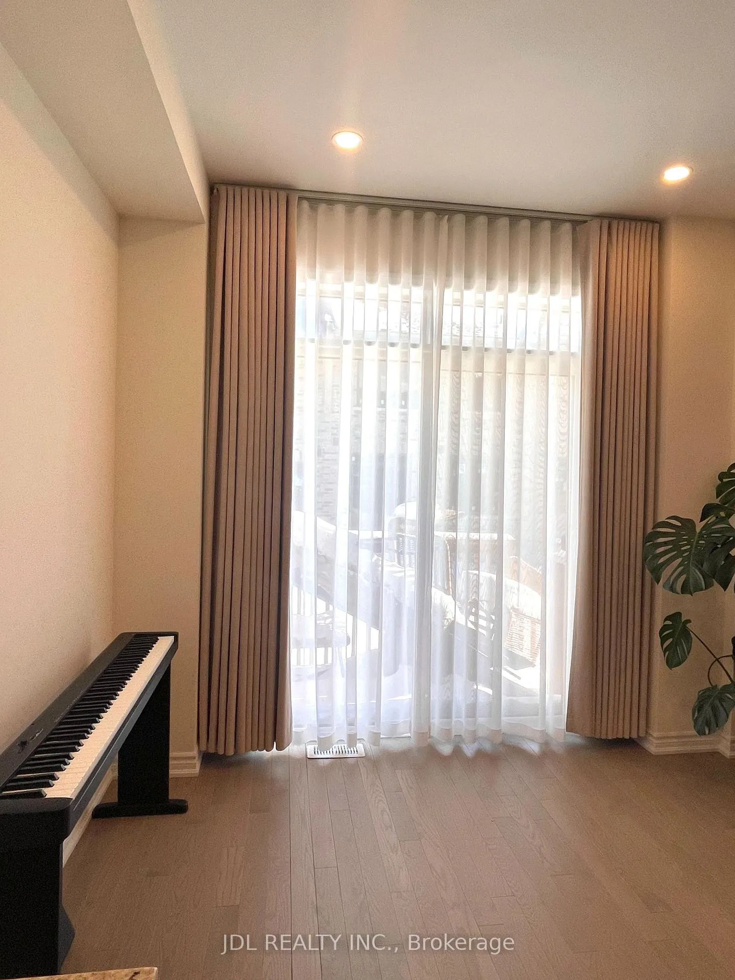 Photo 9 of 3167 Blazing Star Avenue, Pickering, Rural Pickering — HOMEH