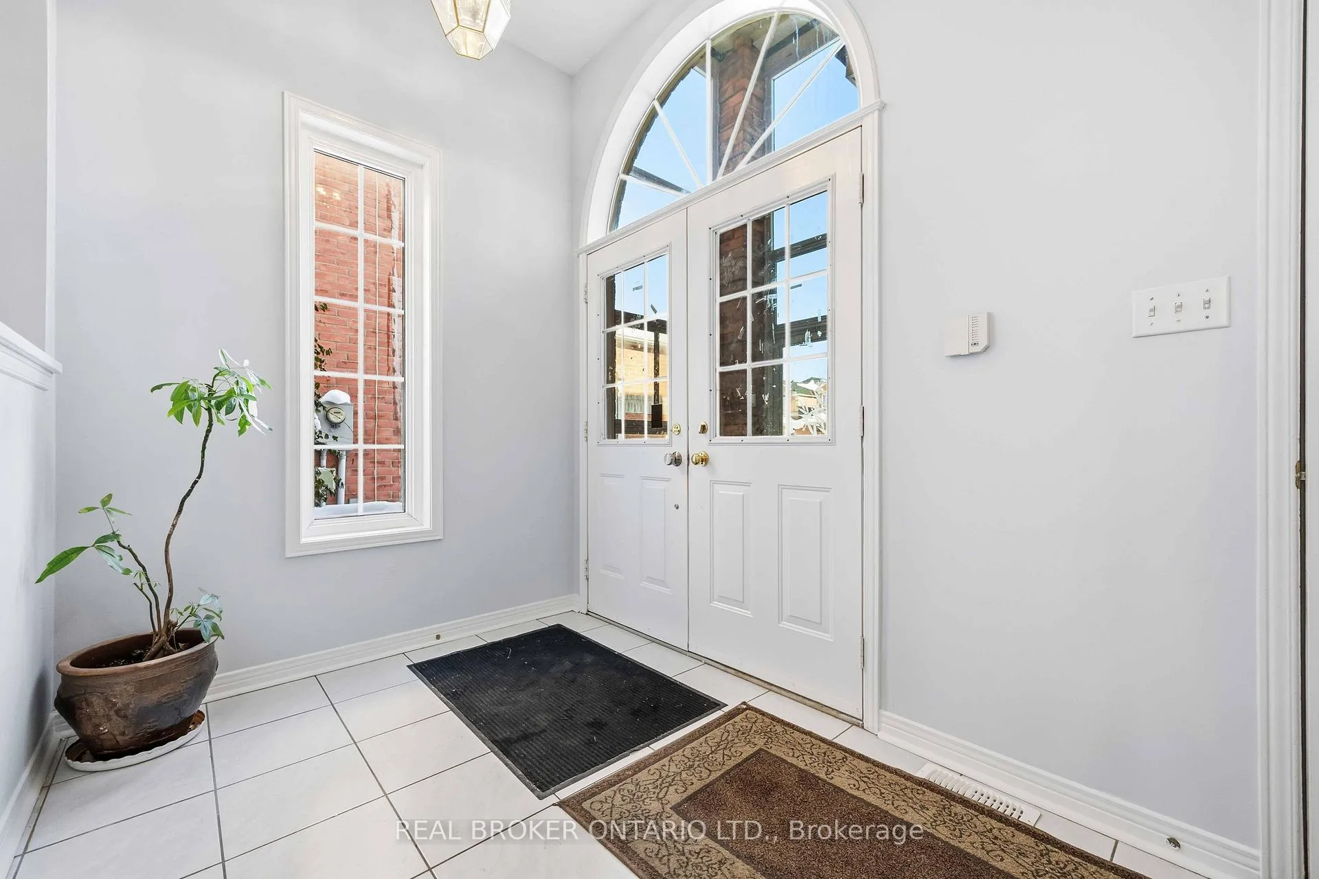 Photo 5 of 8 Medley Crescent, Markham, Milliken Mills East — HOMEH