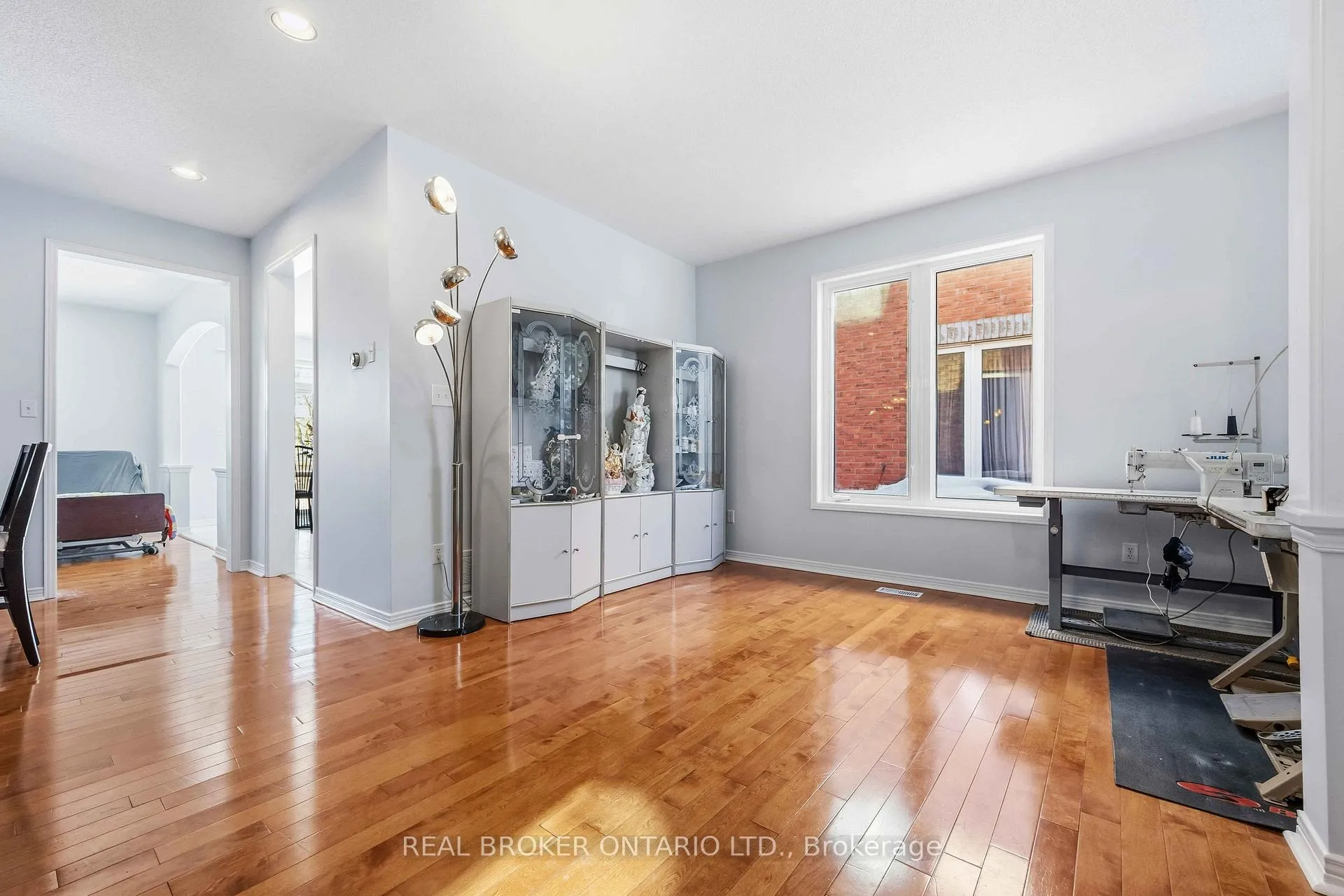 Photo 6 of 8 Medley Crescent, Markham, Milliken Mills East — HOMEH