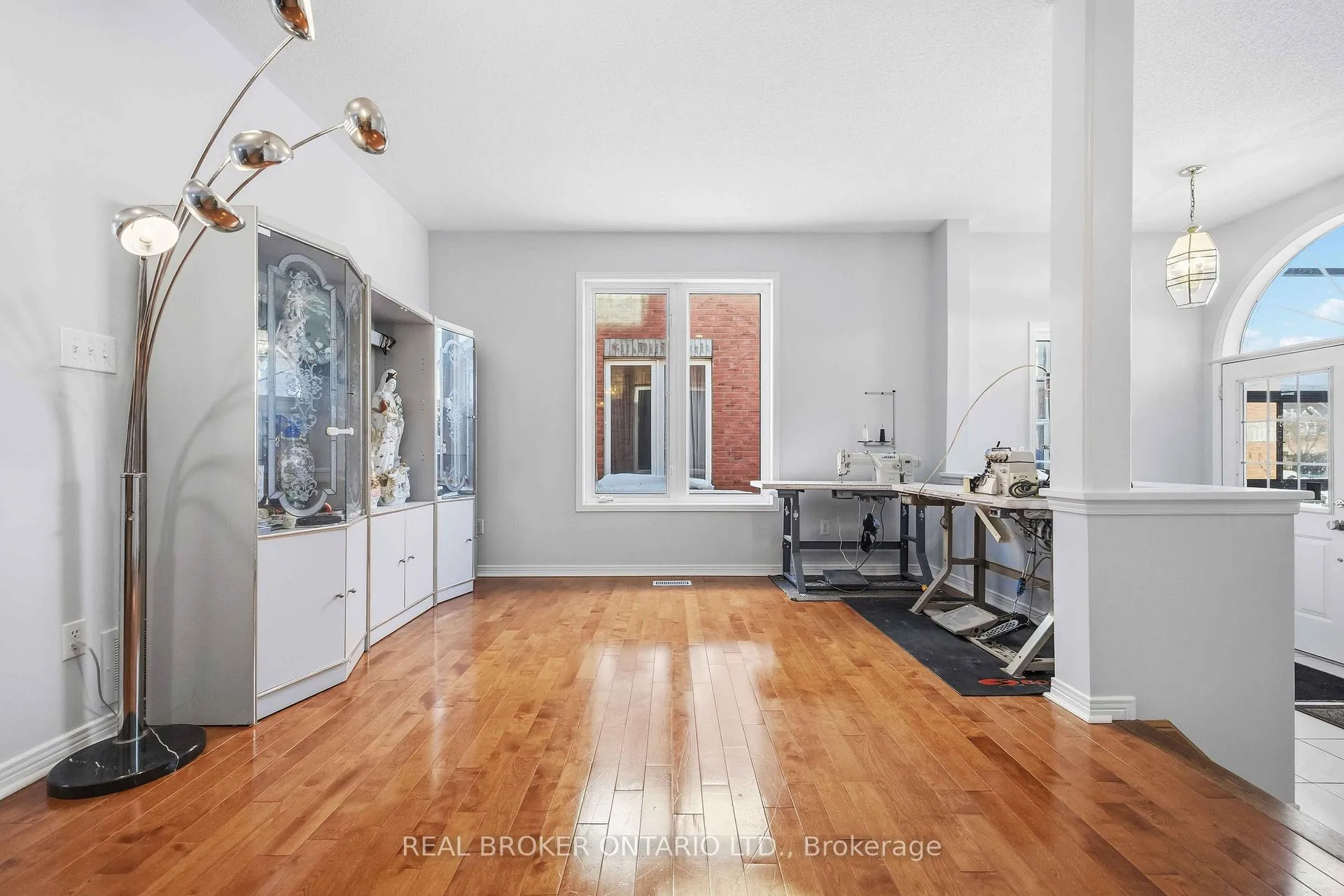 Photo 7 of 8 Medley Crescent, Markham, Milliken Mills East — HOMEH