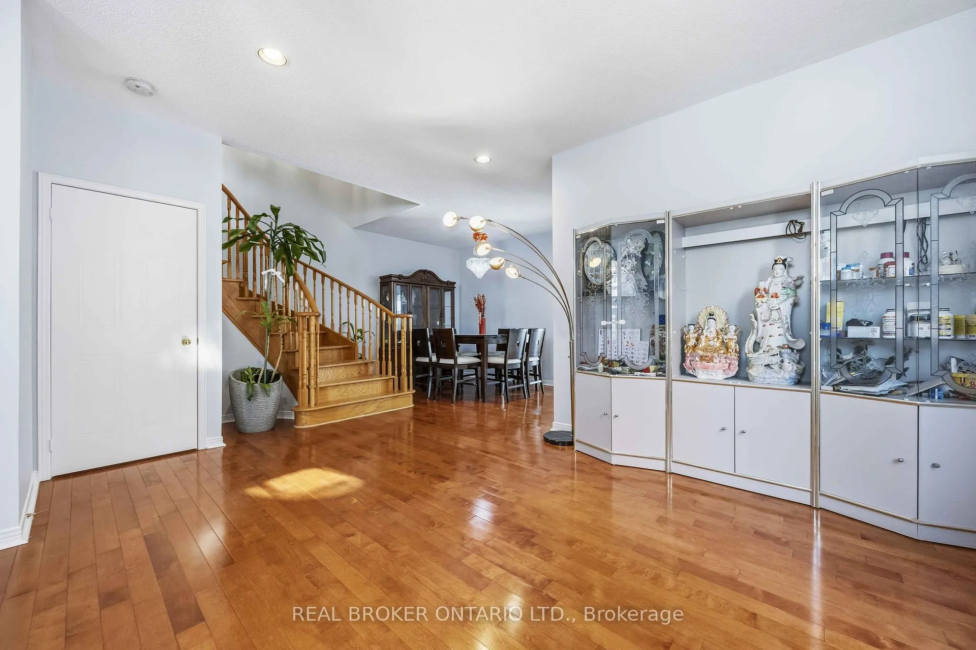 Photo 11 of 8 Medley Crescent, Markham, Milliken Mills East — HOMEH