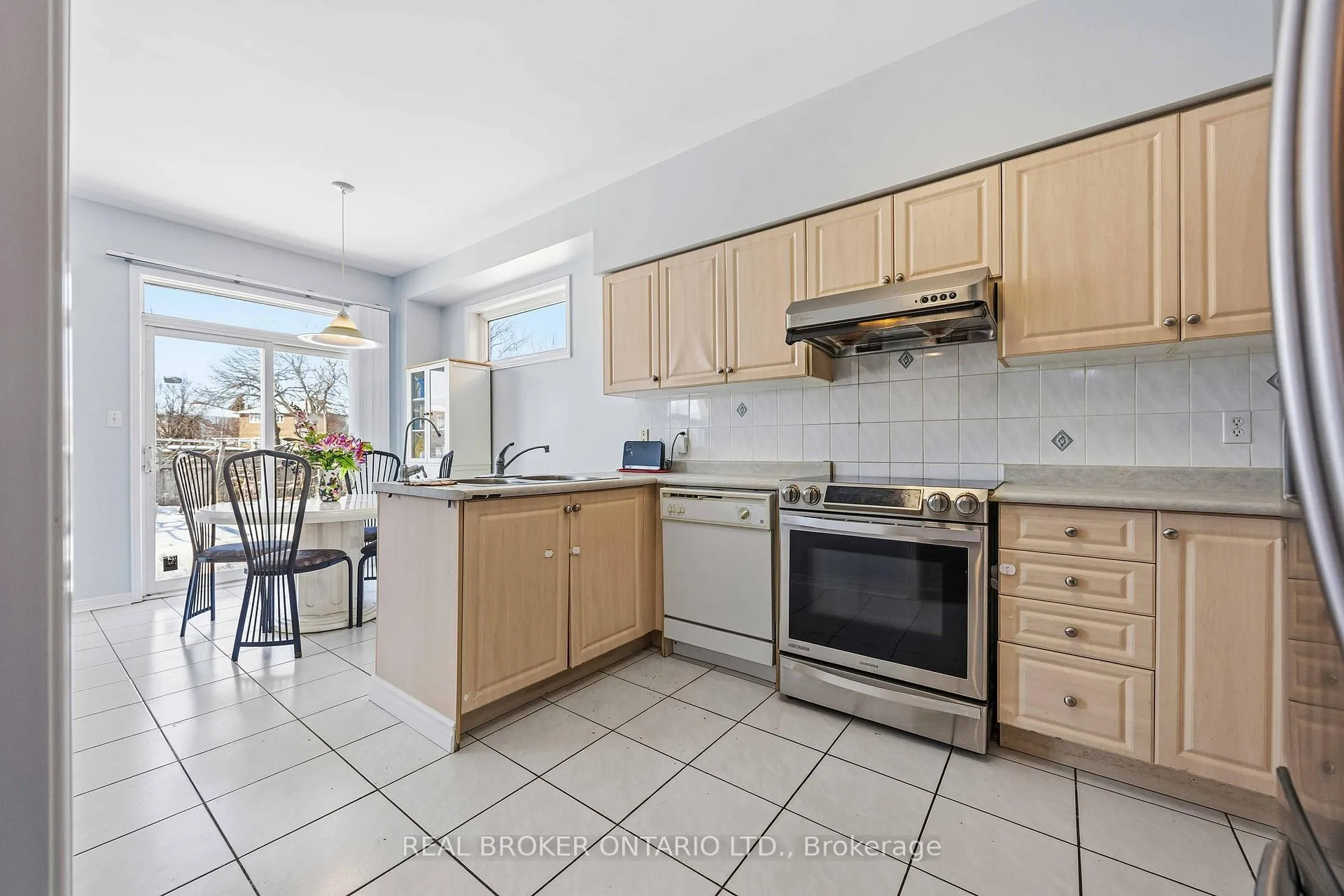 Photo 16 of 8 Medley Crescent, Markham, Milliken Mills East — HOMEH