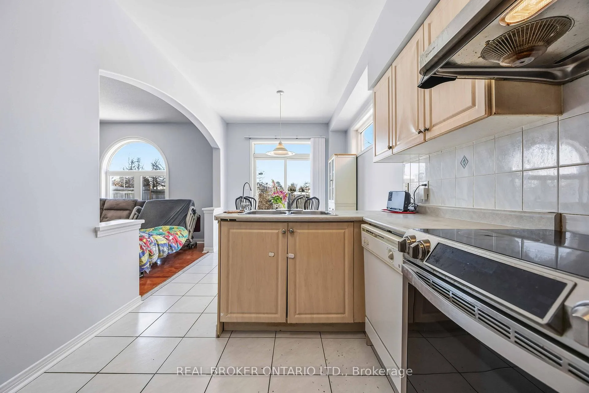 Photo 18 of 8 Medley Crescent, Markham, Milliken Mills East — HOMEH