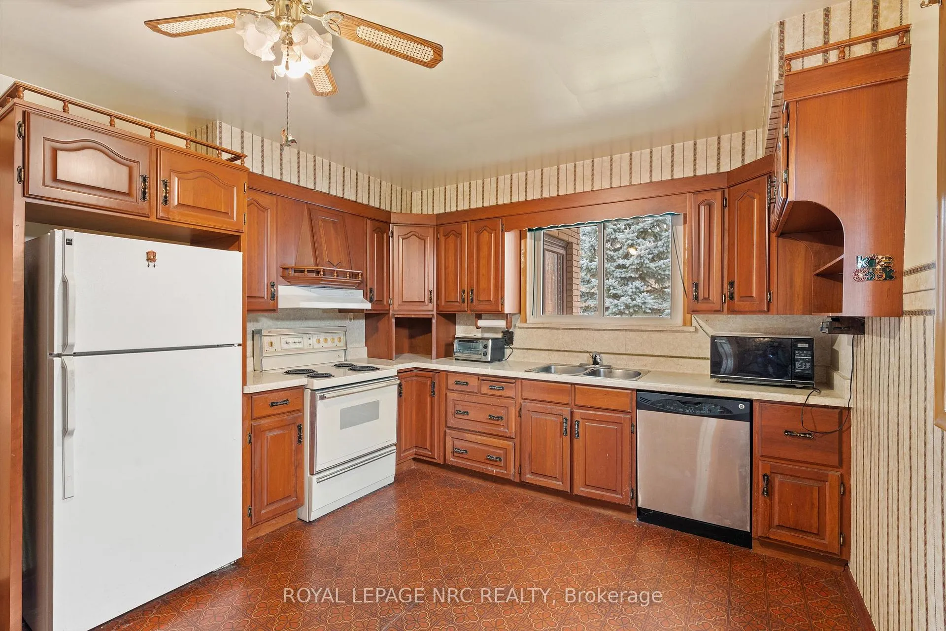 Photo 9 of 4119 Aberdeen Road, Lincoln, Beamsville — HOMEH