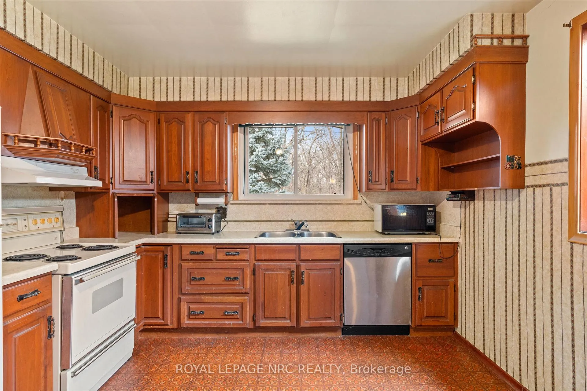 Photo 10 of 4119 Aberdeen Road, Lincoln, Beamsville — HOMEH