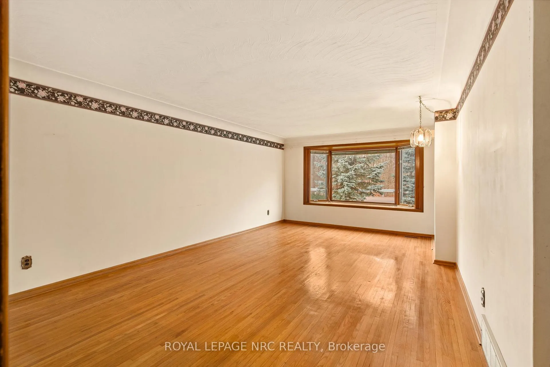 Photo 13 of 4119 Aberdeen Road, Lincoln, Beamsville — HOMEH