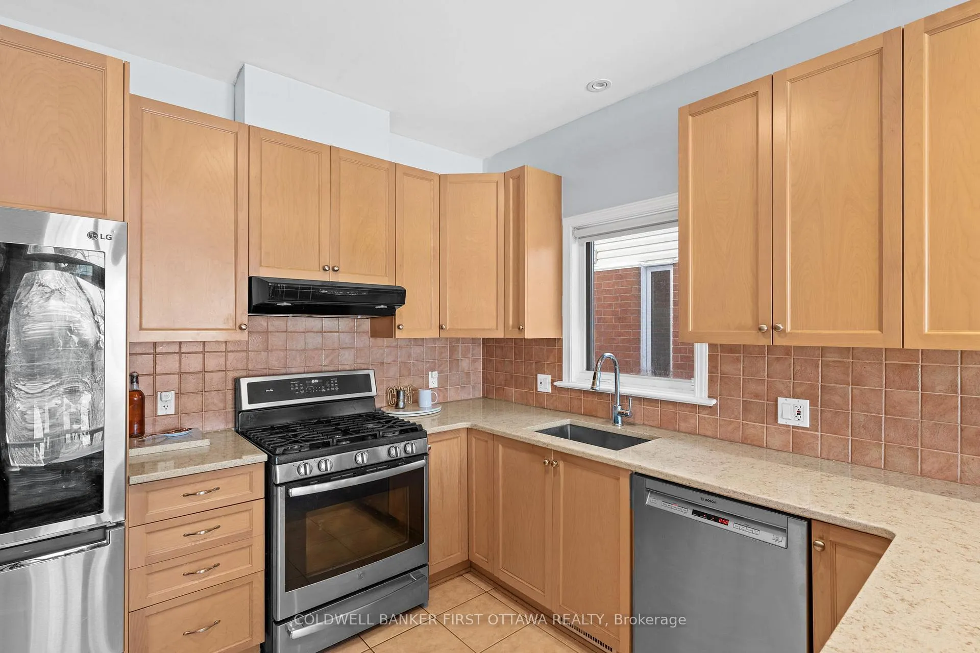 Photo 9 of 4471 Shoreline Drive, Ottawa, Riverside South/Gloucester Glen — HOMEH