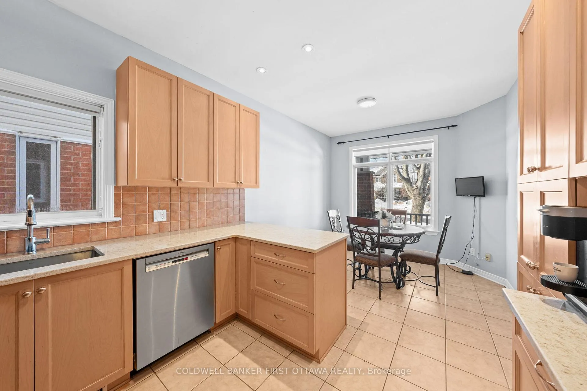 Photo 10 of 4471 Shoreline Drive, Ottawa, Riverside South/Gloucester Glen — HOMEH