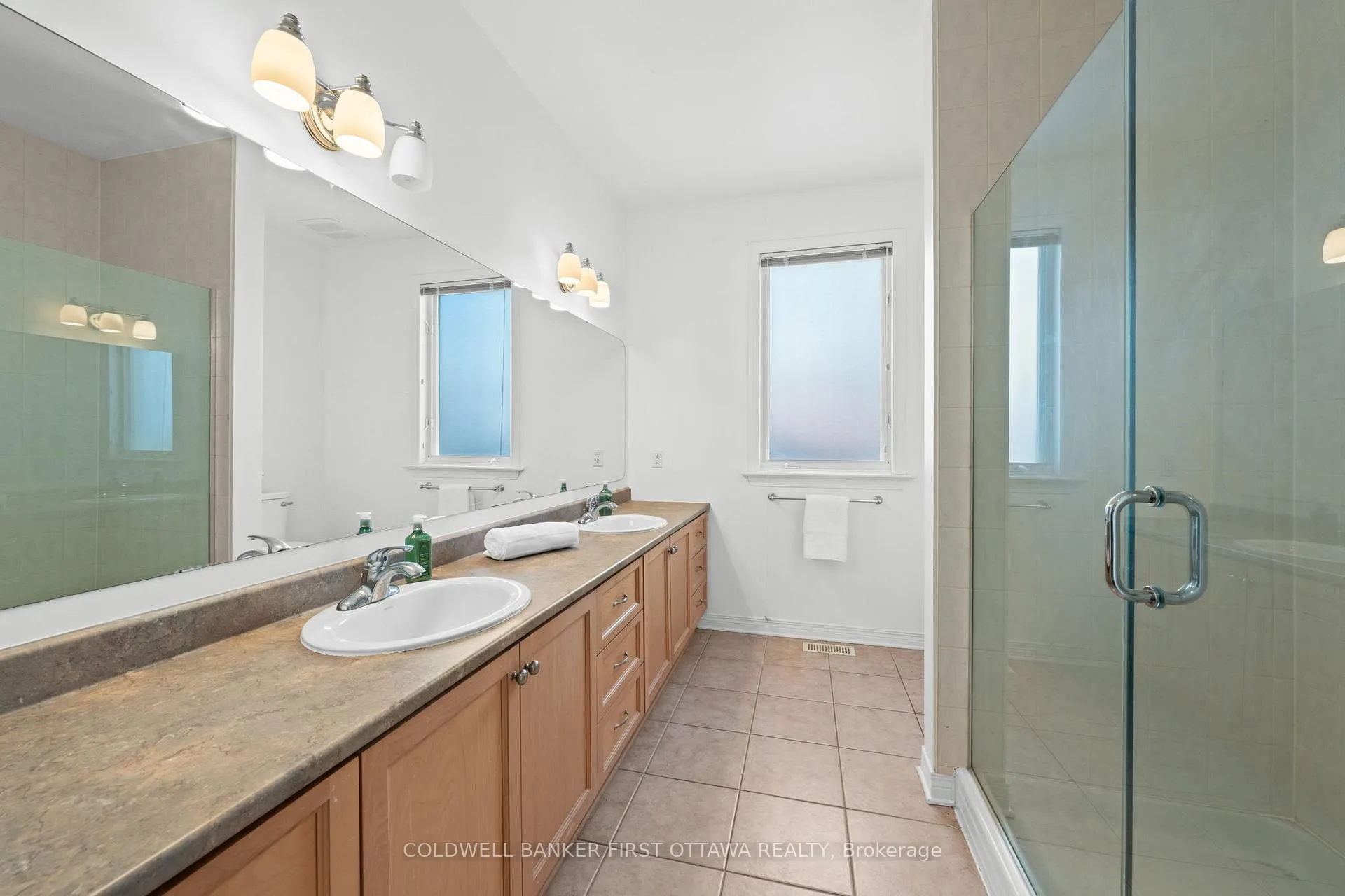 Photo 22 of 4471 Shoreline Drive, Ottawa, Riverside South/Gloucester Glen — HOMEH