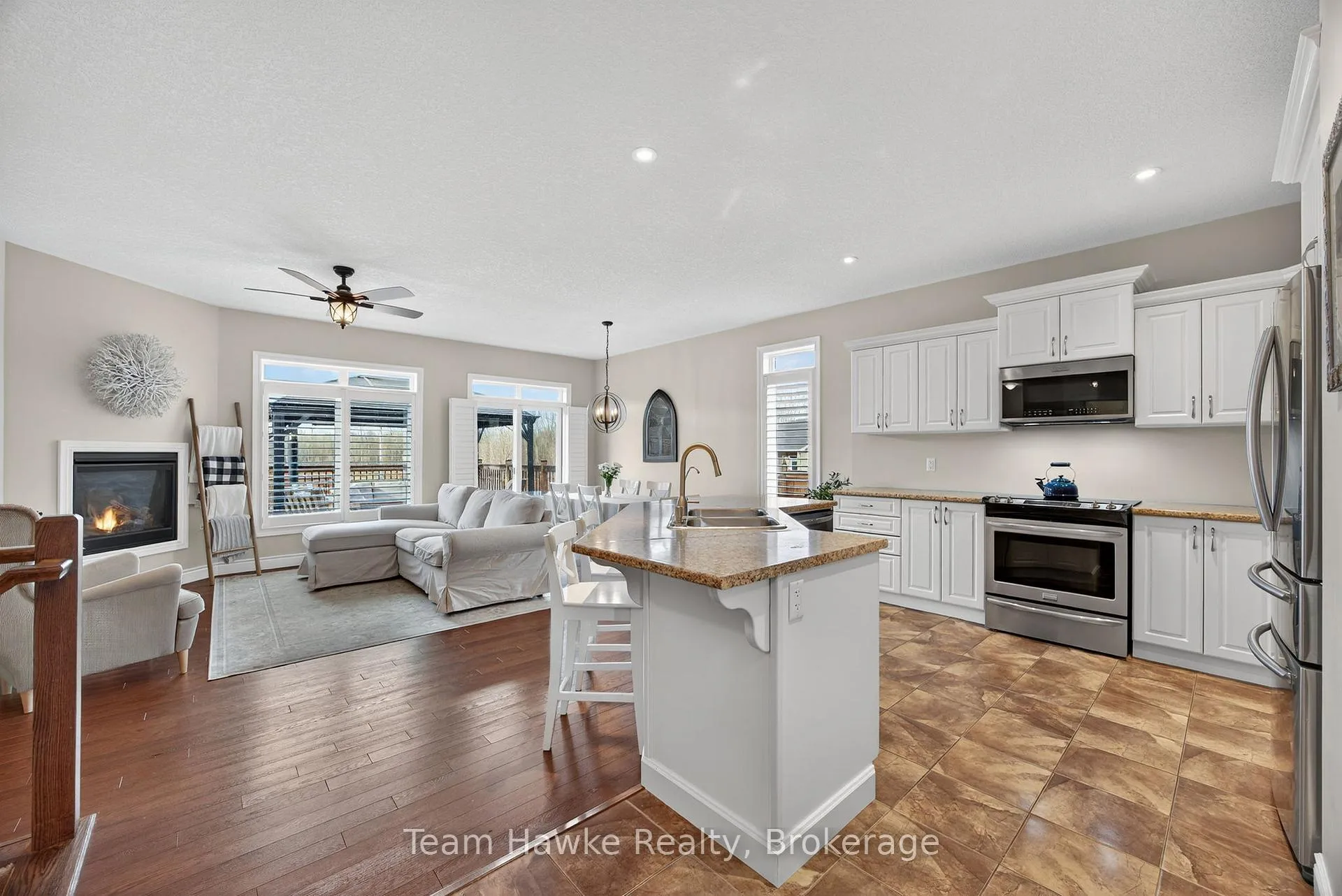 Photo 4 of 26 Sheppard Drive, Tay, Victoria Harbour — HOMEH