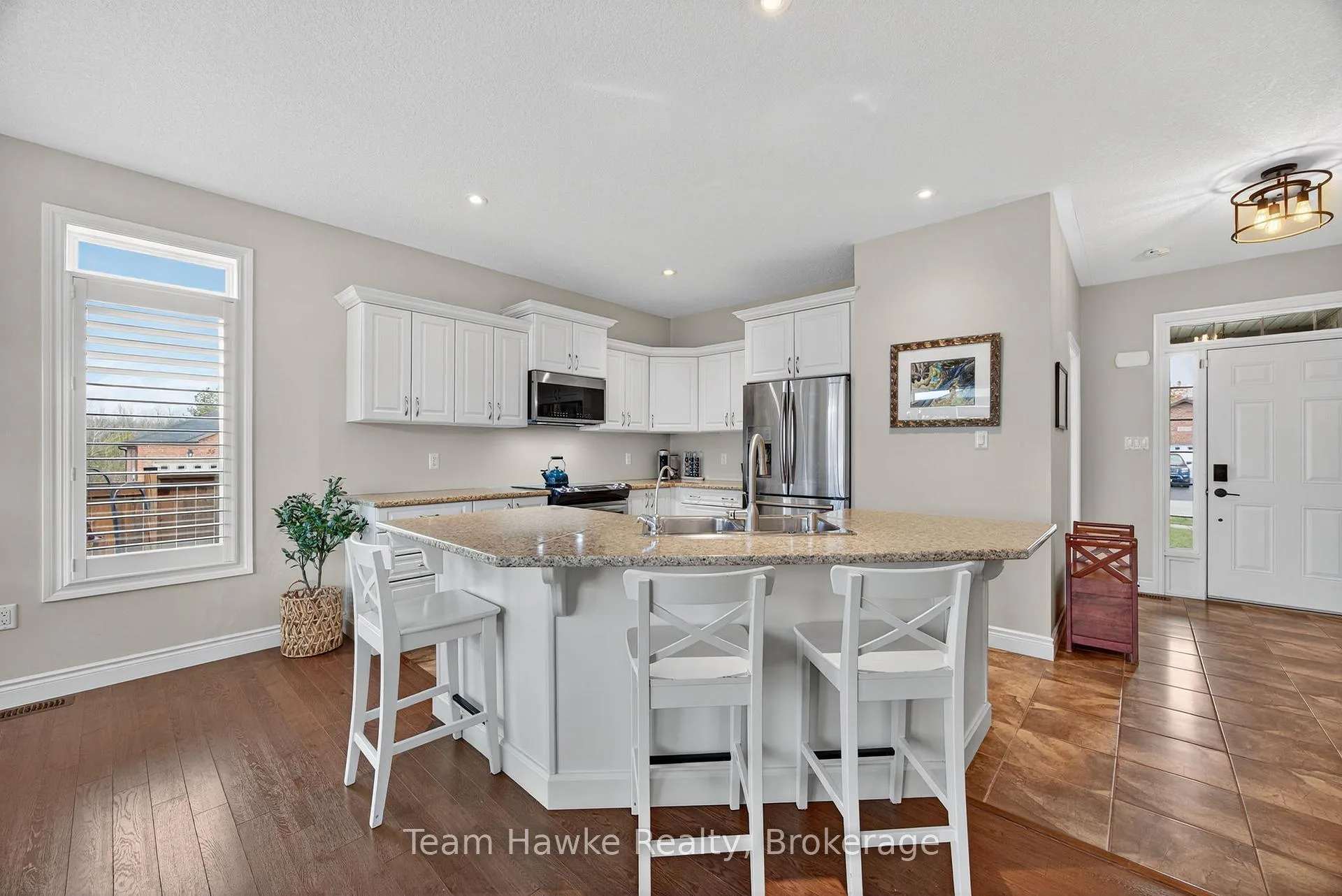 Photo 5 of 26 Sheppard Drive, Tay, Victoria Harbour — HOMEH