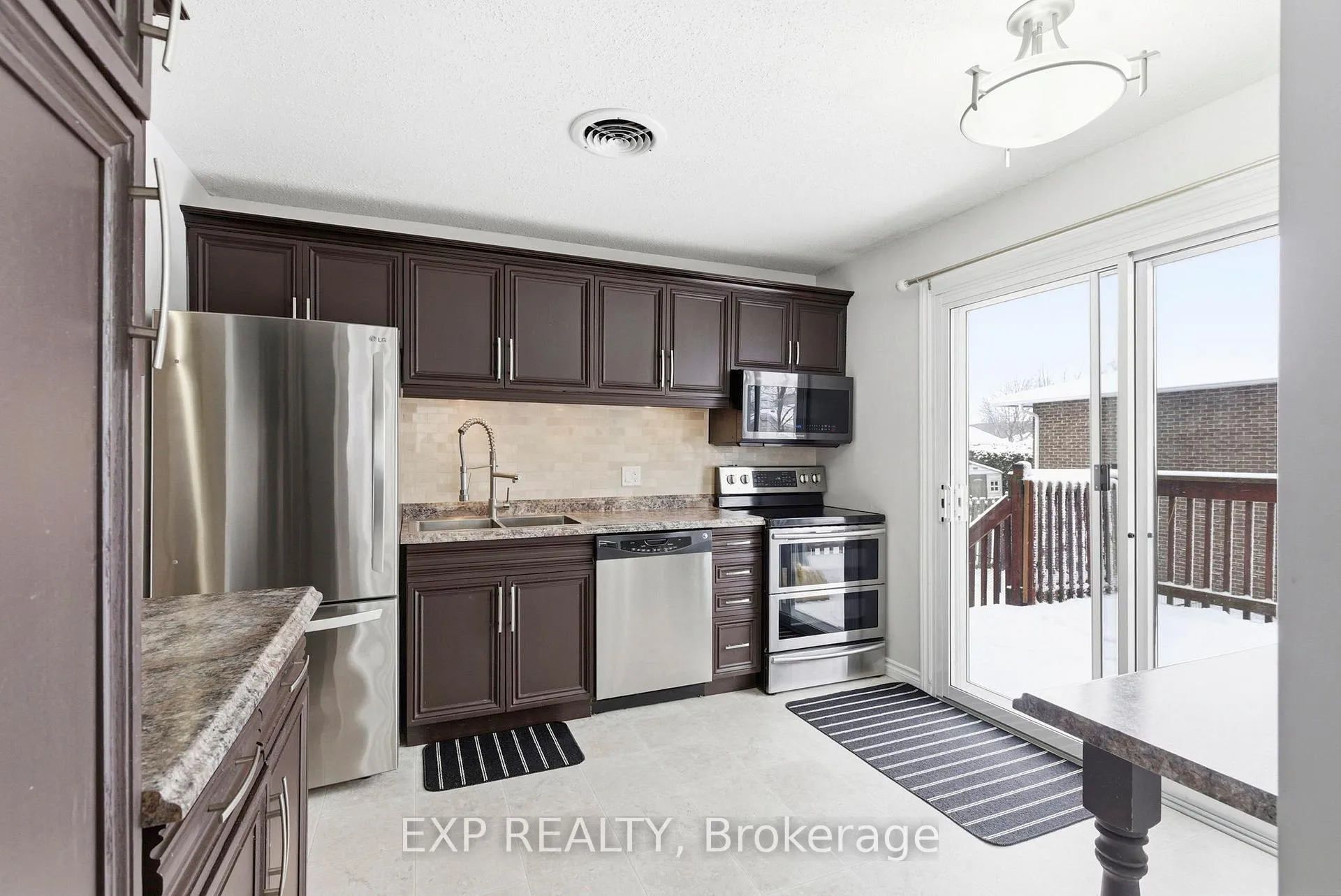Photo 3 of 735 Montcalm Court, Cornwall — HOMEH