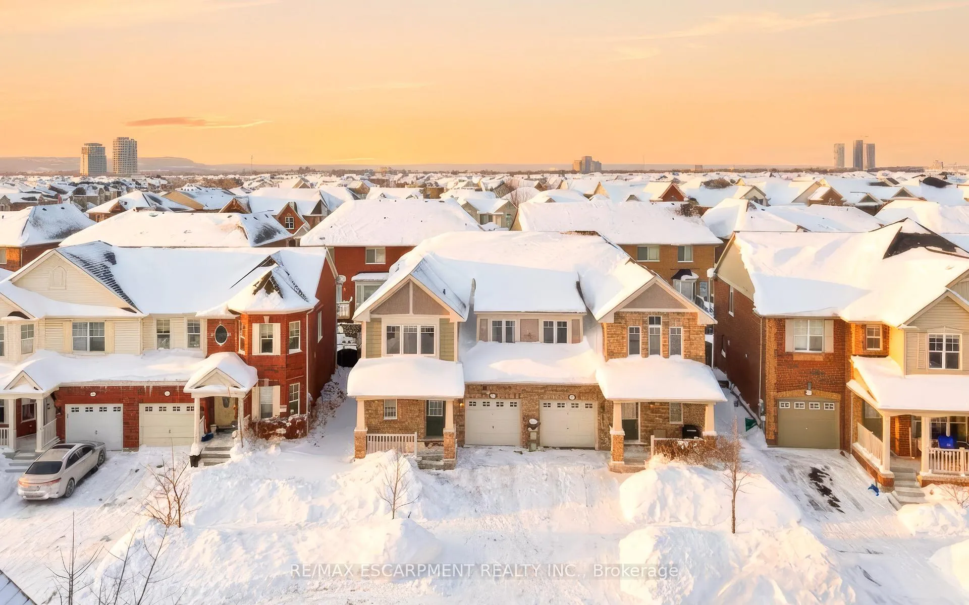 Photo 2 of 911 Zelinsky Crescent, Milton, Coates — HOMEH