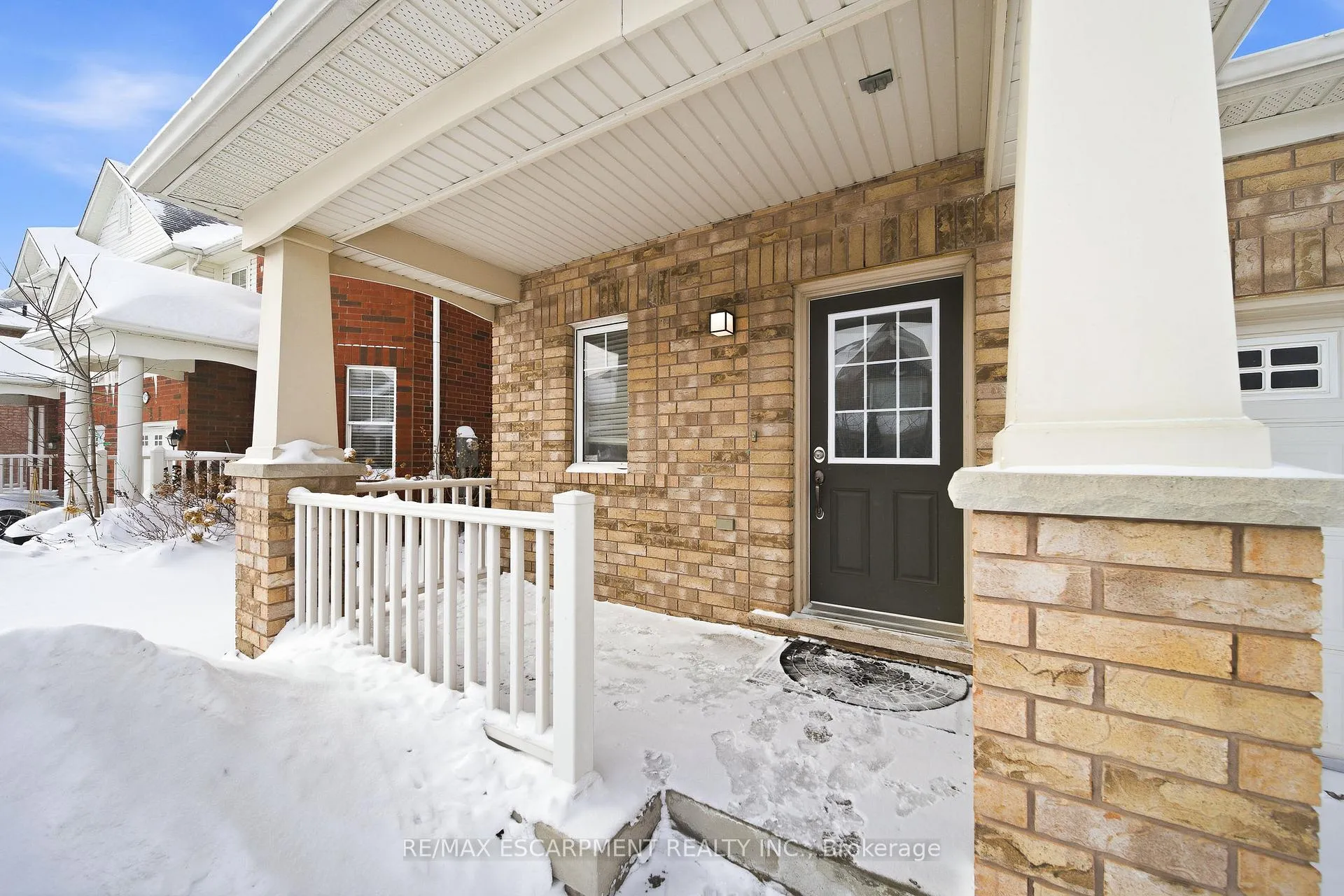 Photo 3 of 911 Zelinsky Crescent, Milton, Coates — HOMEH