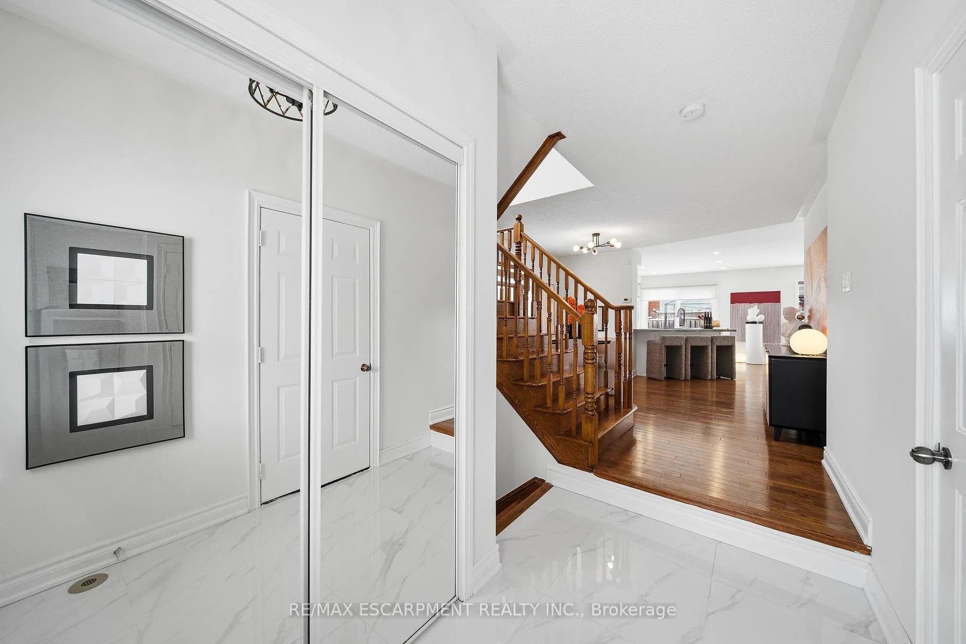 Photo 5 of 911 Zelinsky Crescent, Milton, Coates — HOMEH