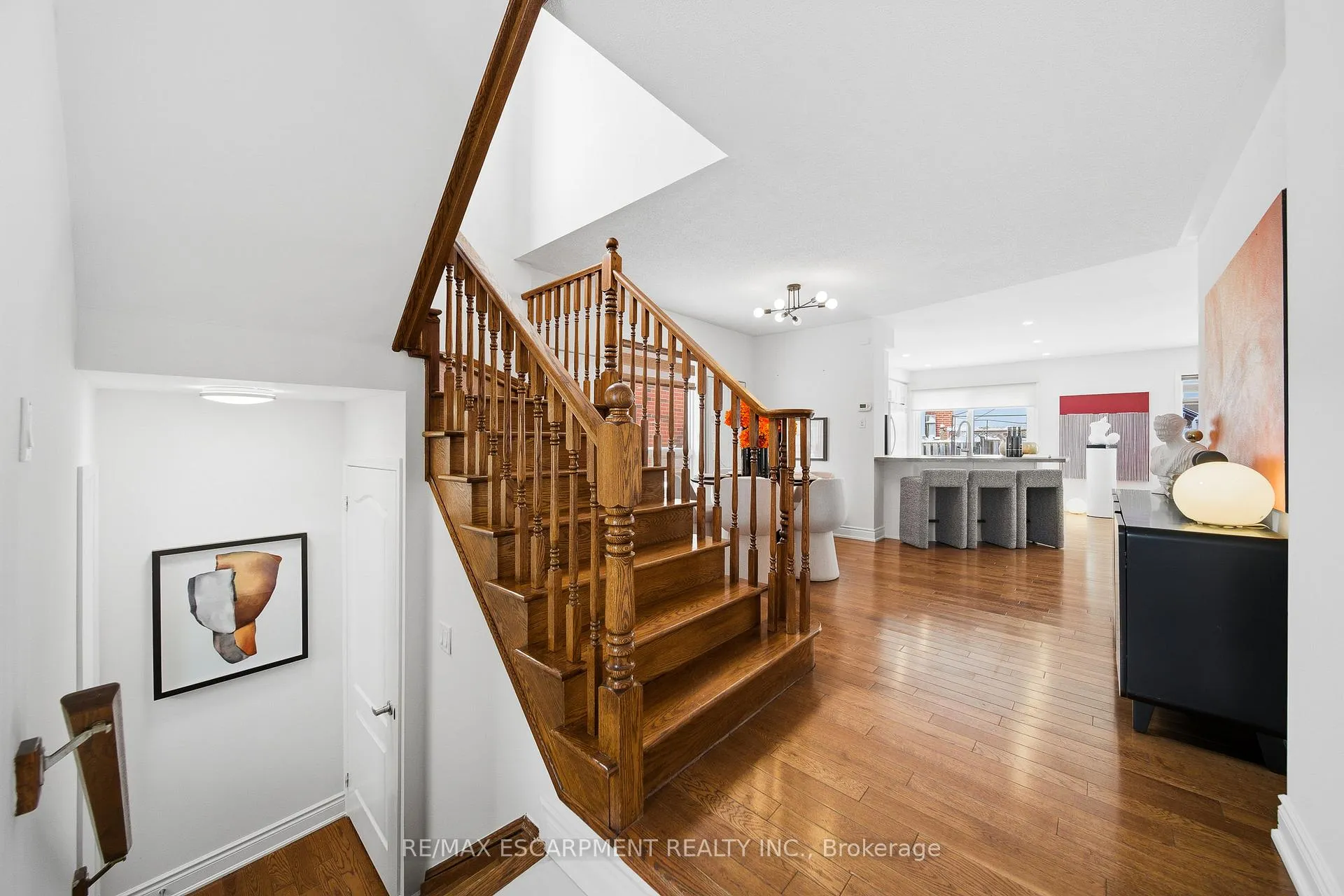 Photo 6 of 911 Zelinsky Crescent, Milton, Coates — HOMEH