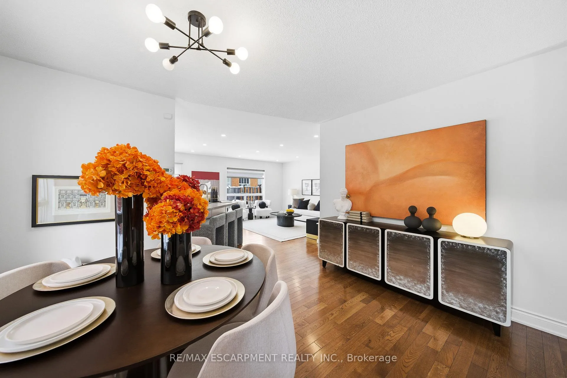 Photo 9 of 911 Zelinsky Crescent, Milton, Coates — HOMEH