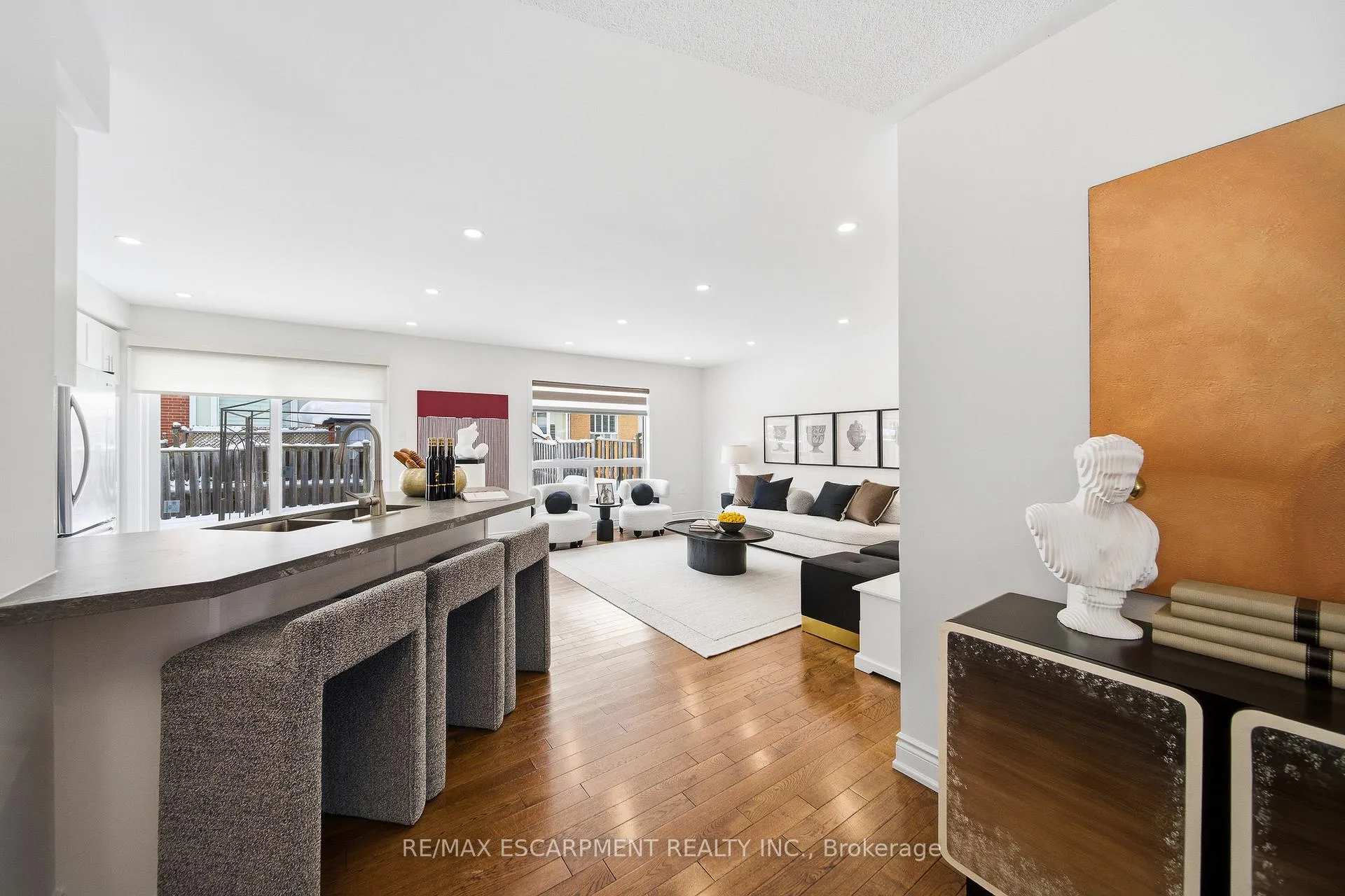 Photo 10 of 911 Zelinsky Crescent, Milton, Coates — HOMEH