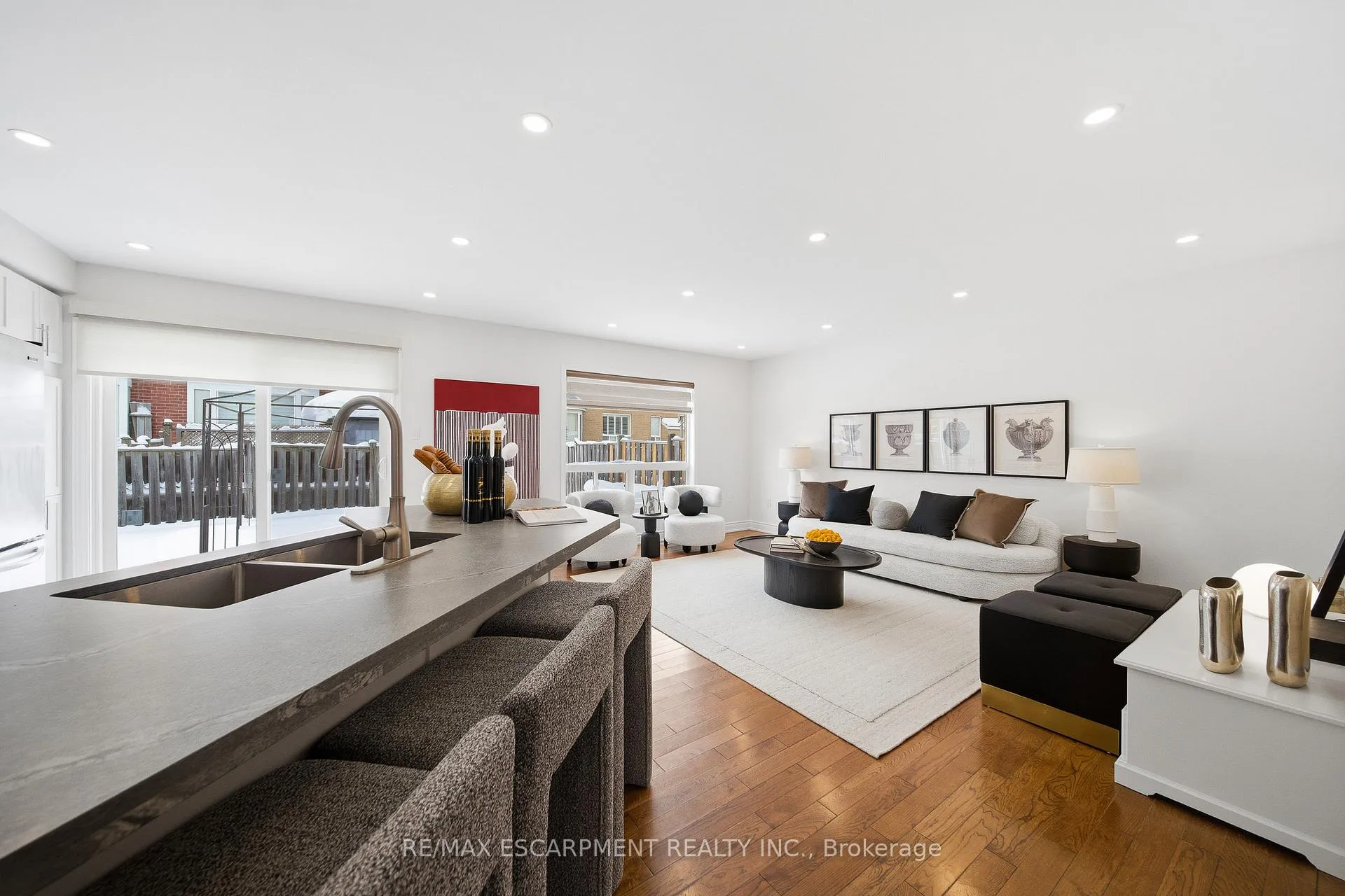 Photo 13 of 911 Zelinsky Crescent, Milton, Coates — HOMEH