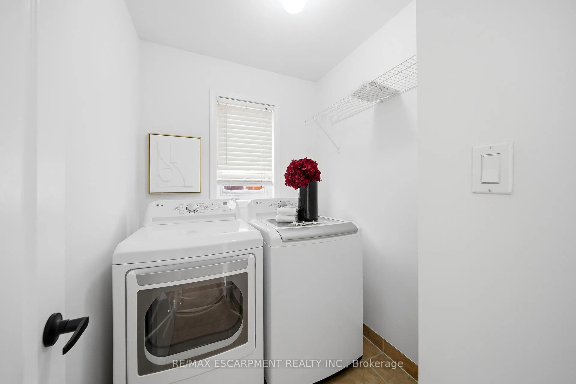 Photo 32 of 911 Zelinsky Crescent, Milton, Coates — HOMEH