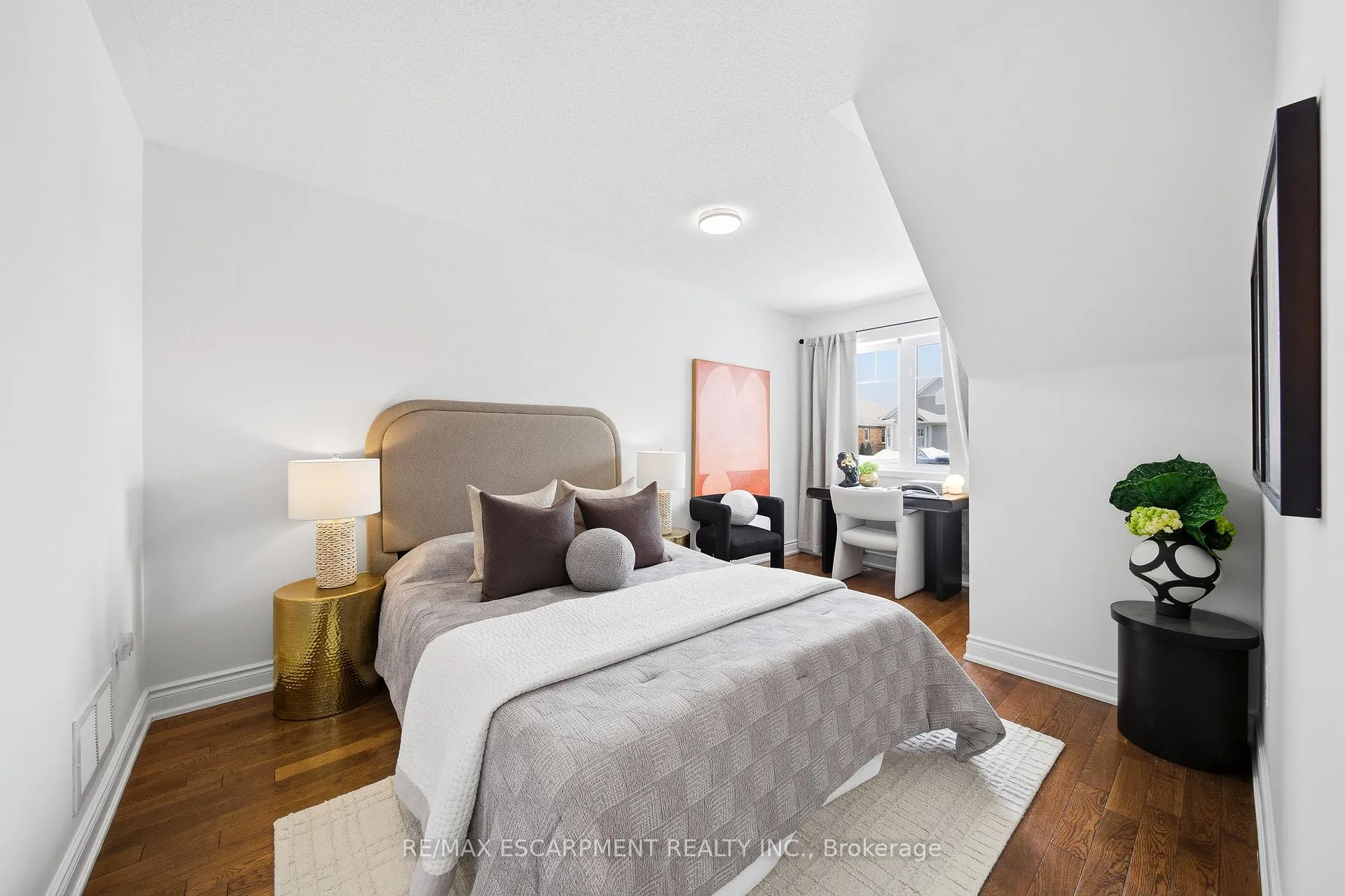 Photo 33 of 911 Zelinsky Crescent, Milton, Coates — HOMEH