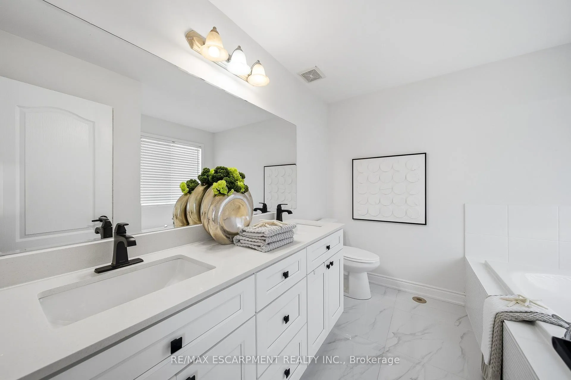 Photo 41 of 911 Zelinsky Crescent, Milton, Coates — HOMEH
