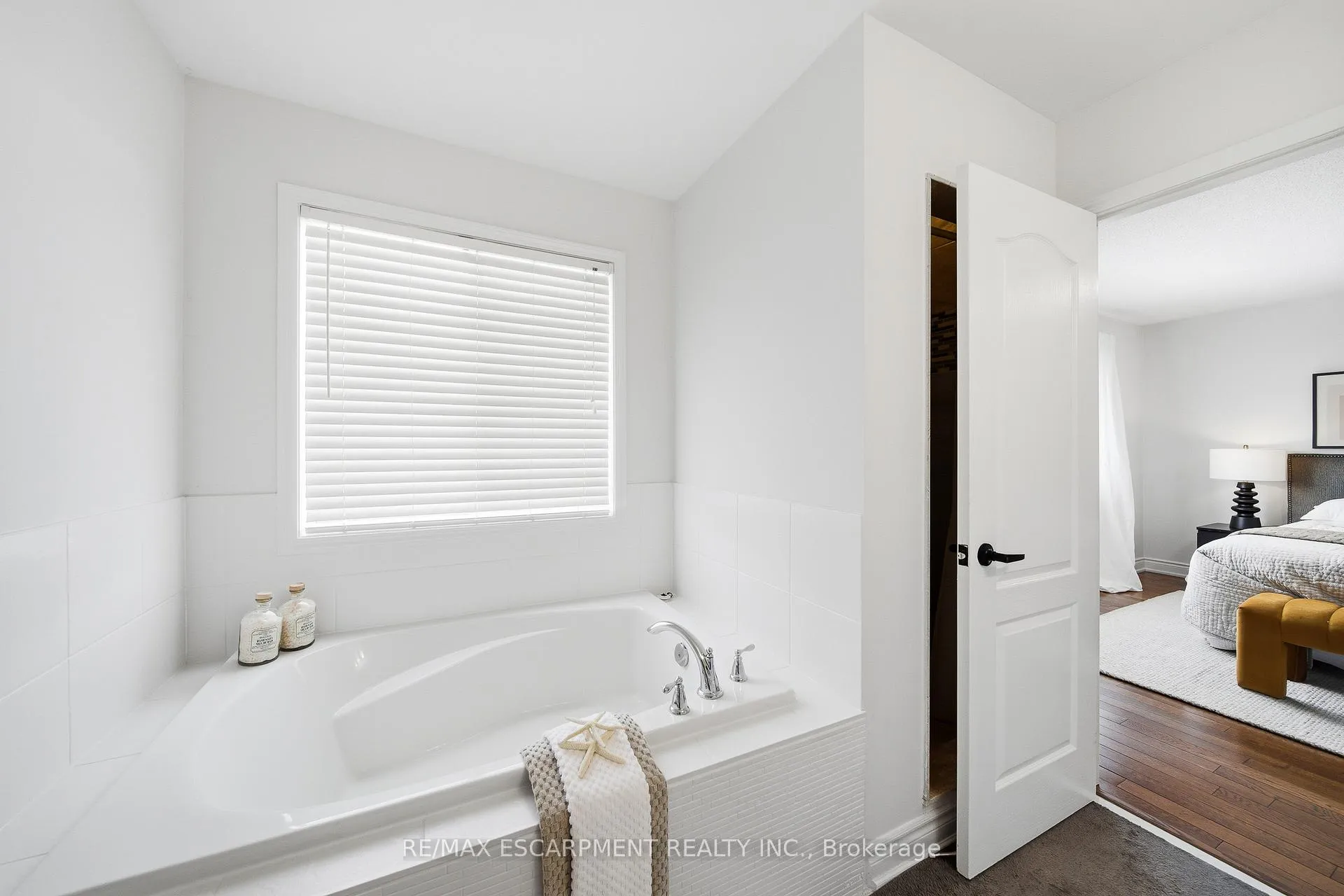 Photo 42 of 911 Zelinsky Crescent, Milton, Coates — HOMEH