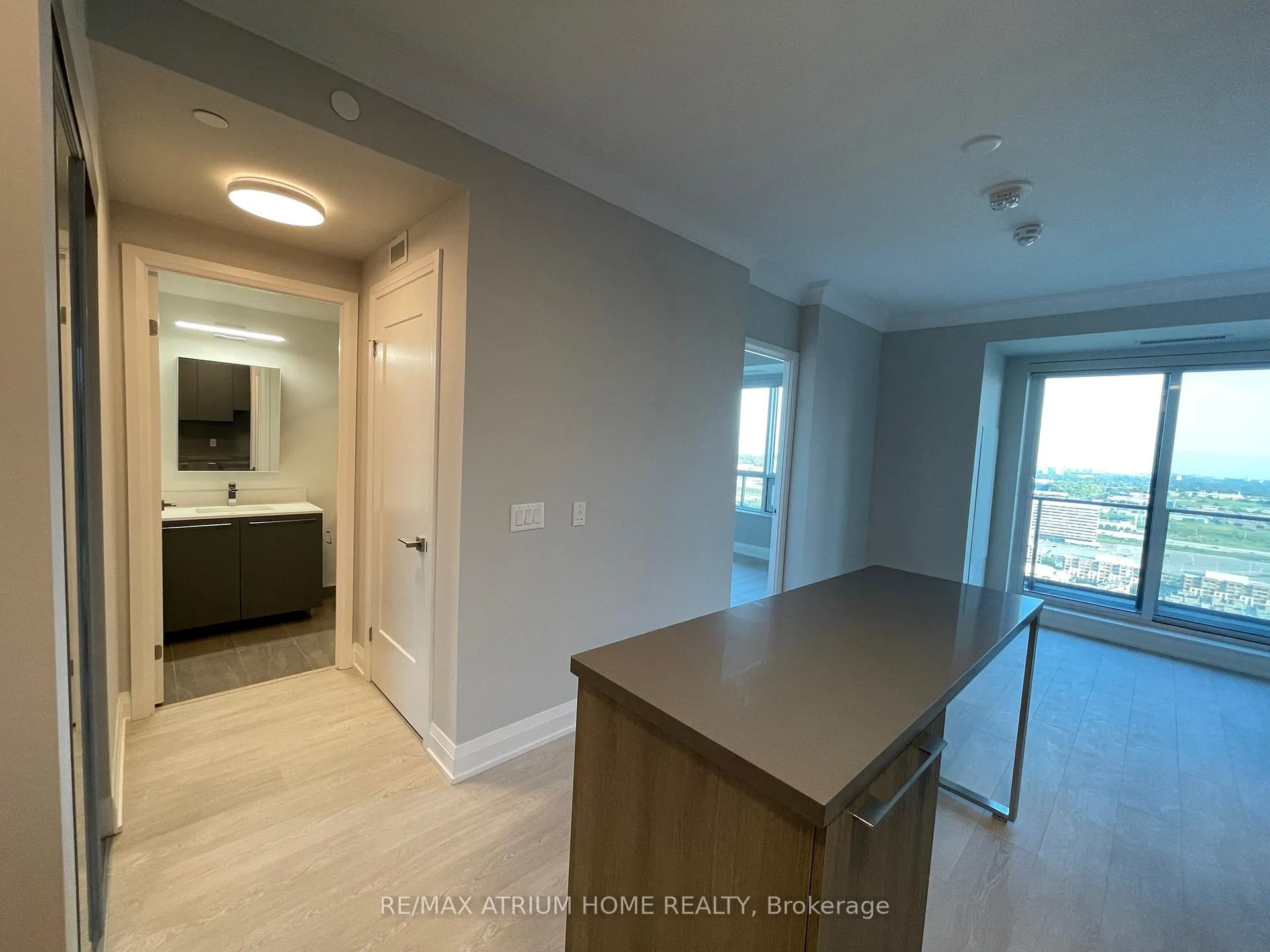 Photo 4 of Unit 4202, 8 Water Walk Drive, Markham, Unionville — HOMEH