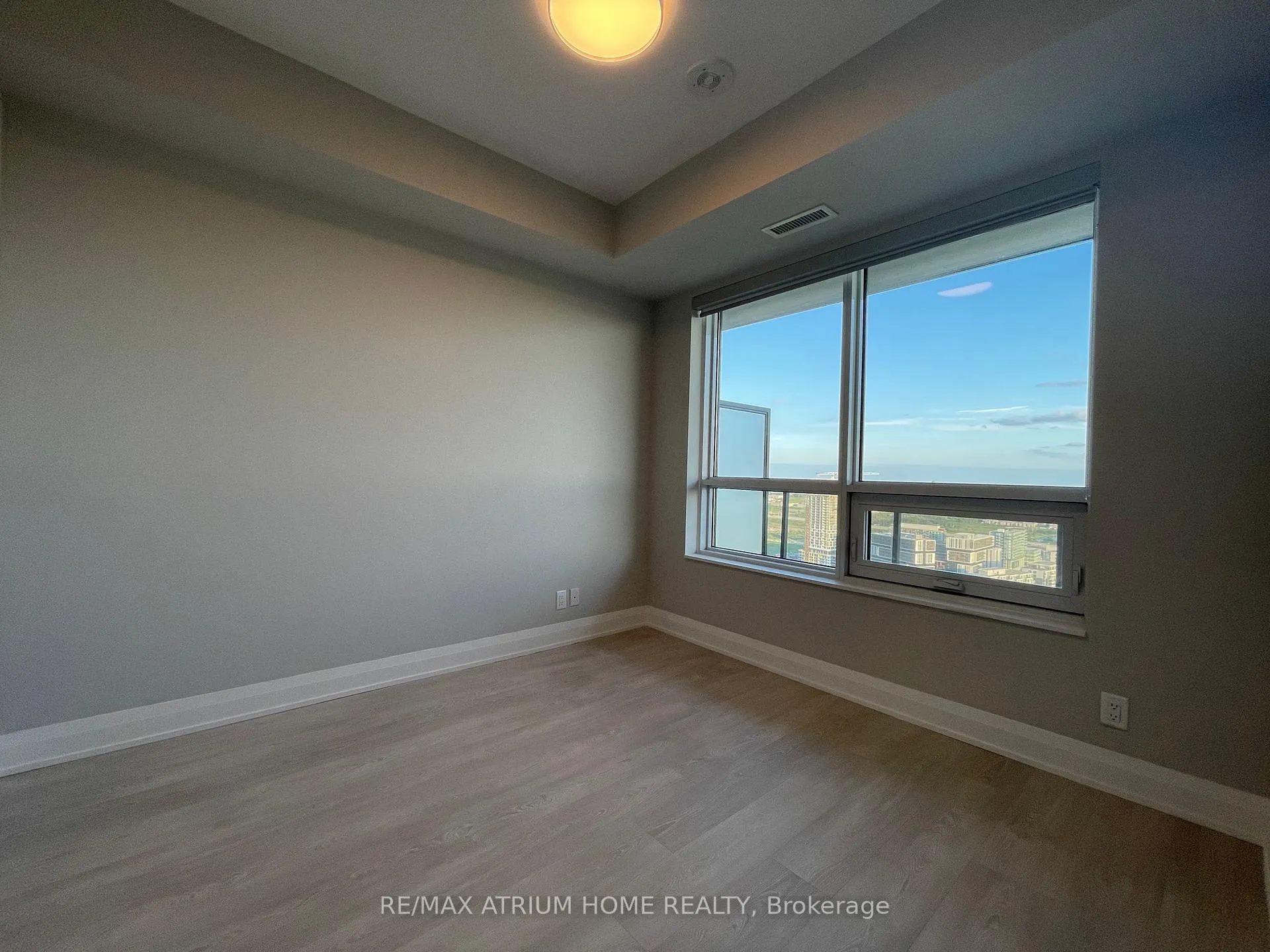 Photo 5 of Unit 4202, 8 Water Walk Drive, Markham, Unionville — HOMEH