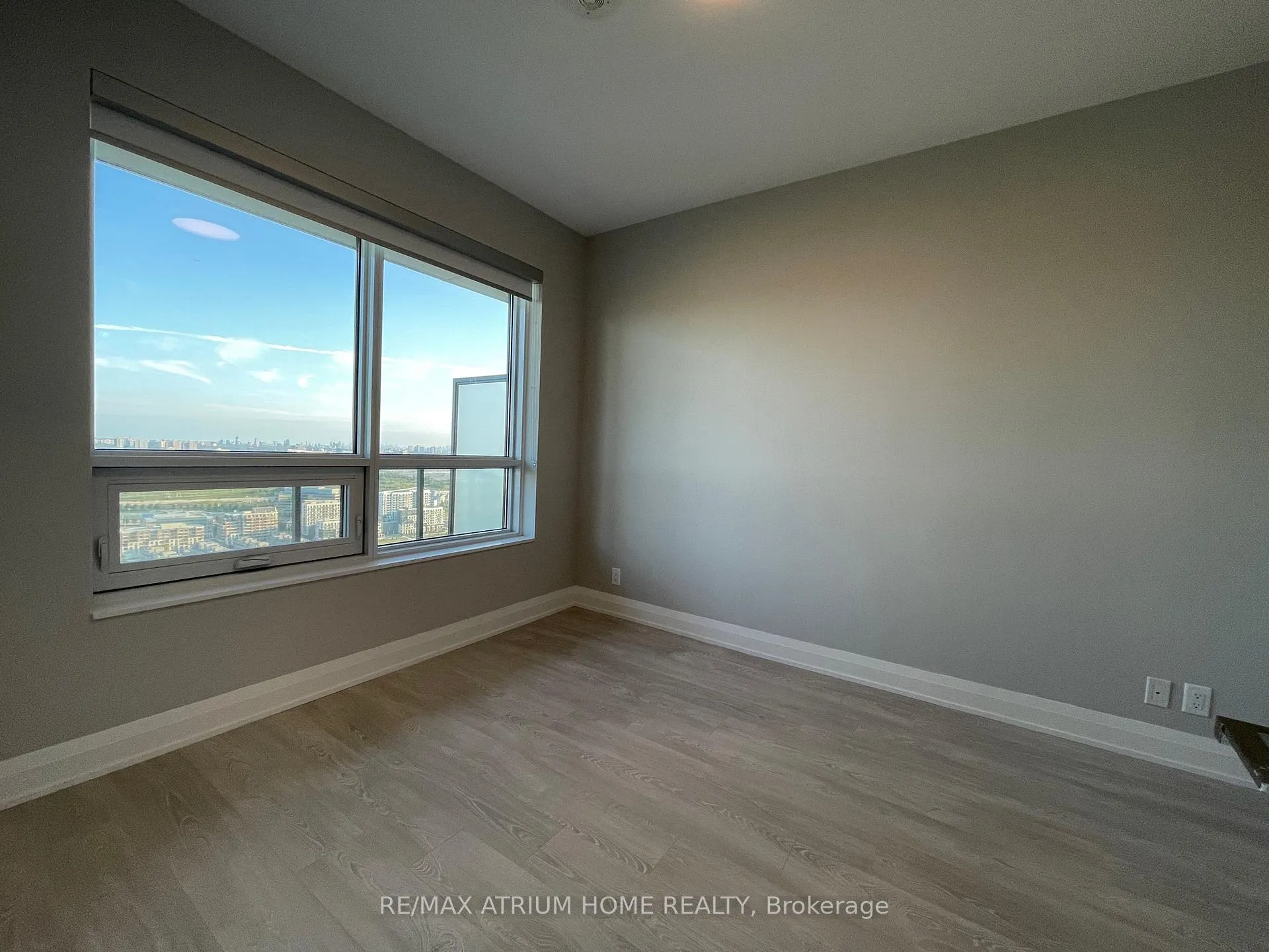 Photo 7 of Unit 4202, 8 Water Walk Drive, Markham, Unionville — HOMEH