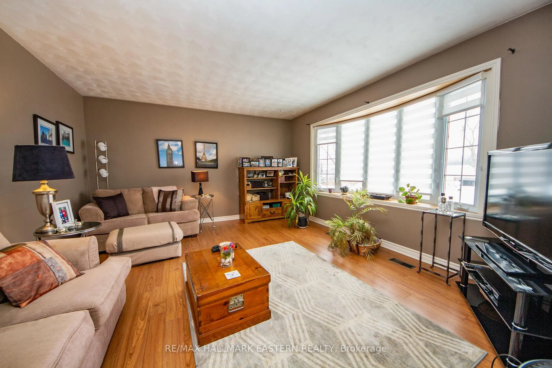 Photo 3 of 664 Deerfield Crescent, Selwyn — HOMEH