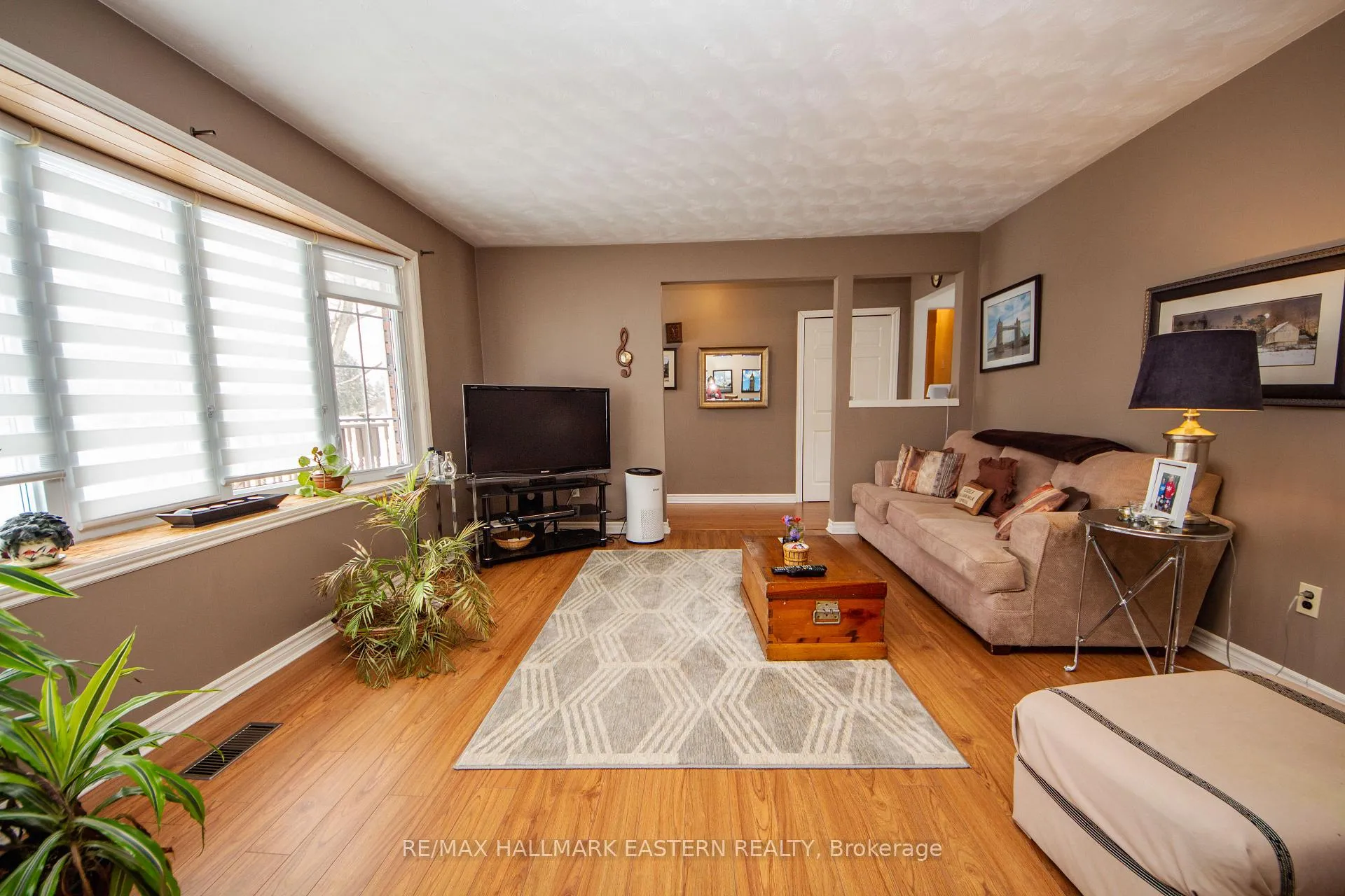 Photo 5 of 664 Deerfield Crescent, Selwyn — HOMEH