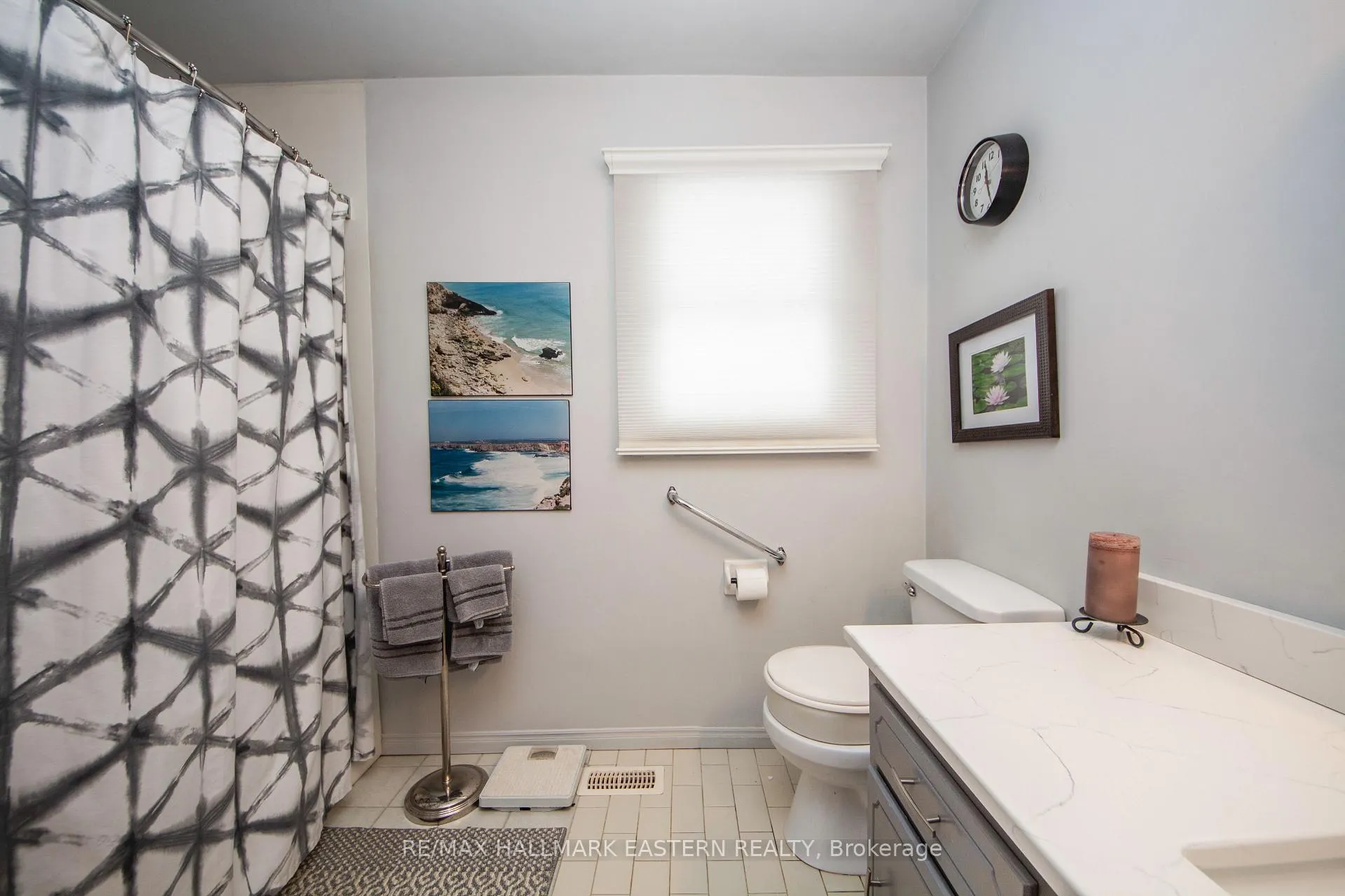 Photo 12 of 664 Deerfield Crescent, Selwyn — HOMEH