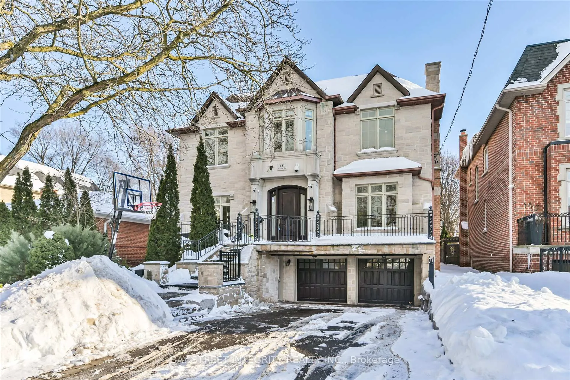 Photo 2 of 121 Caribou Road, Toronto, Bedford Park-Nortown — HOMEH