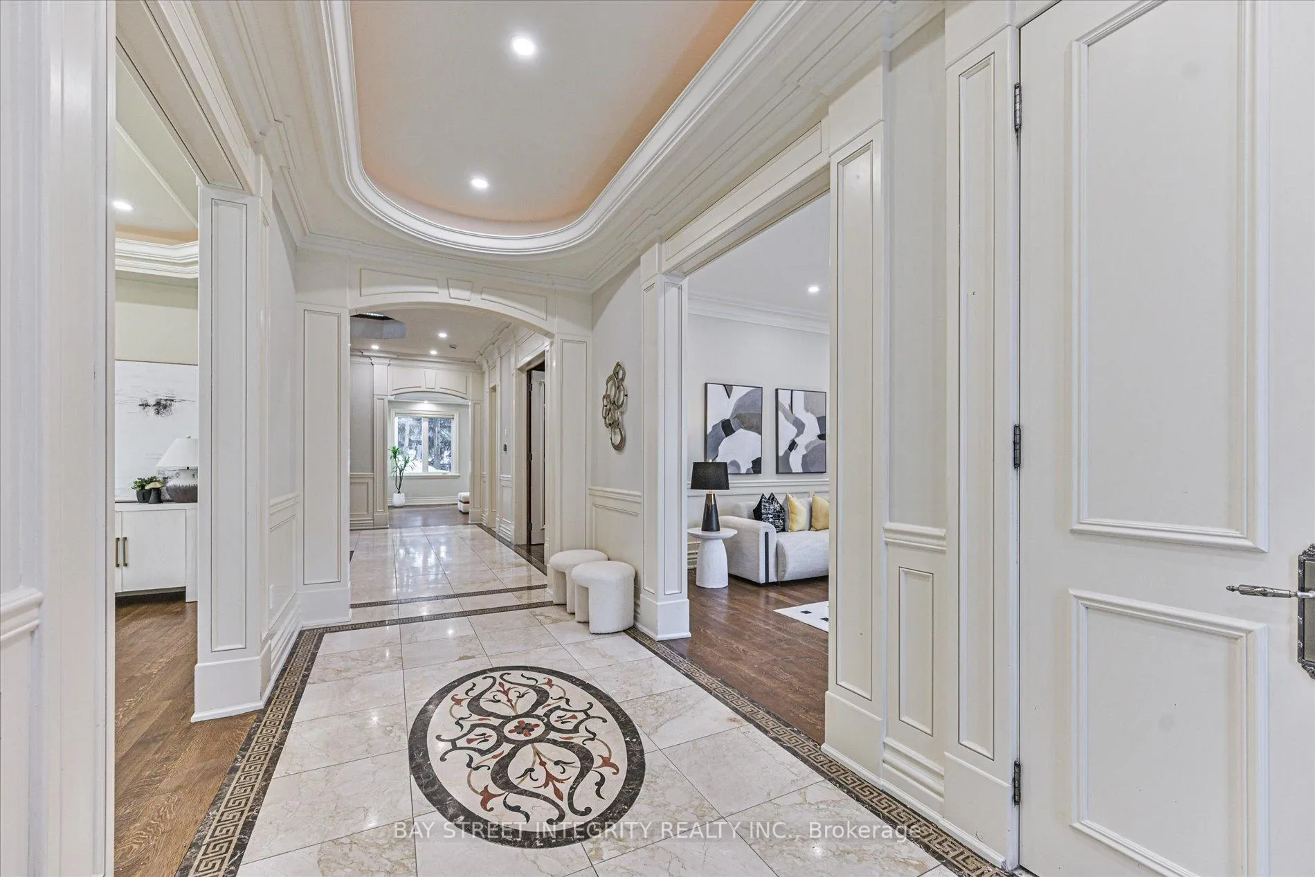 Photo 4 of 121 Caribou Road, Toronto, Bedford Park-Nortown — HOMEH