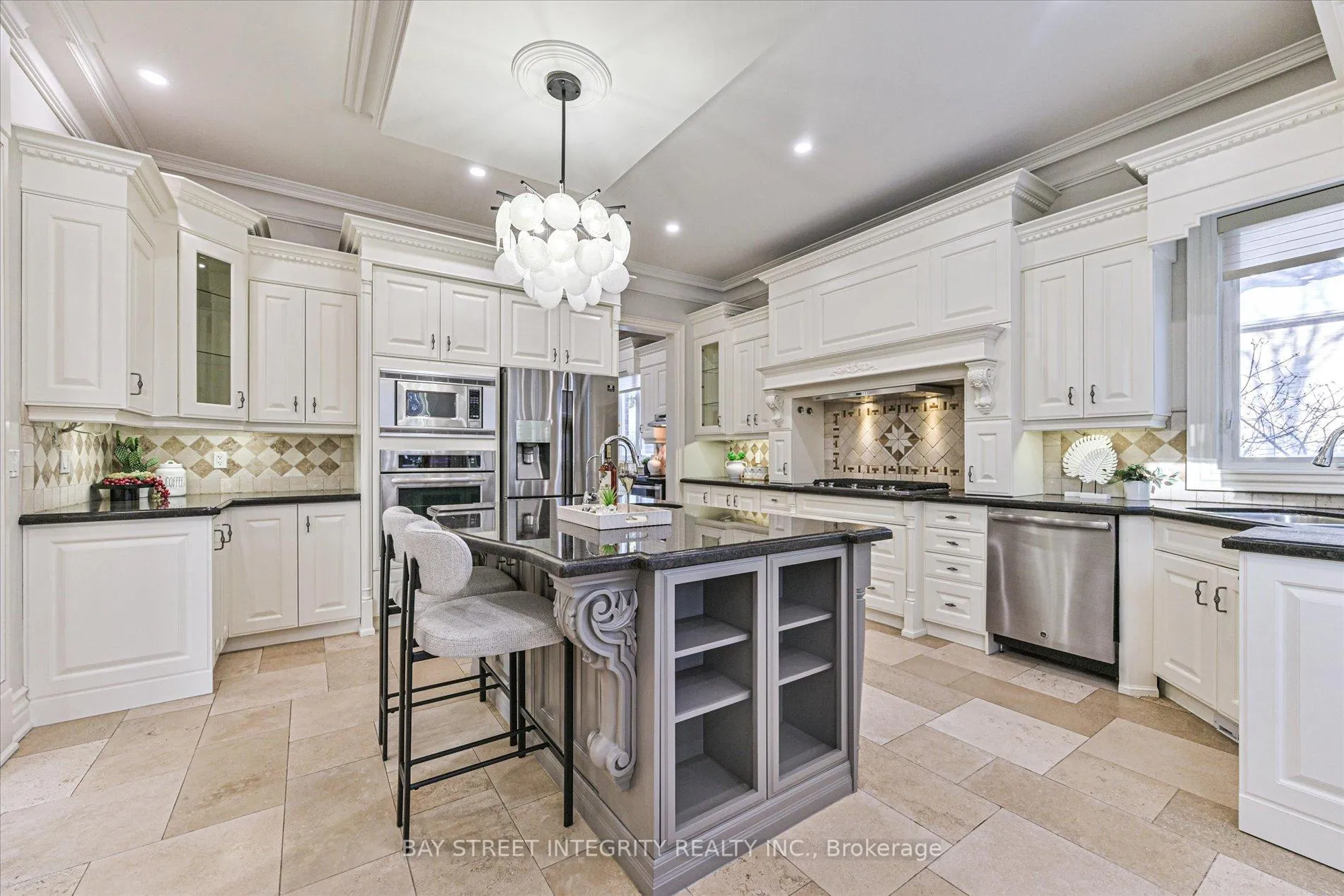 Photo 13 of 121 Caribou Road, Toronto, Bedford Park-Nortown — HOMEH