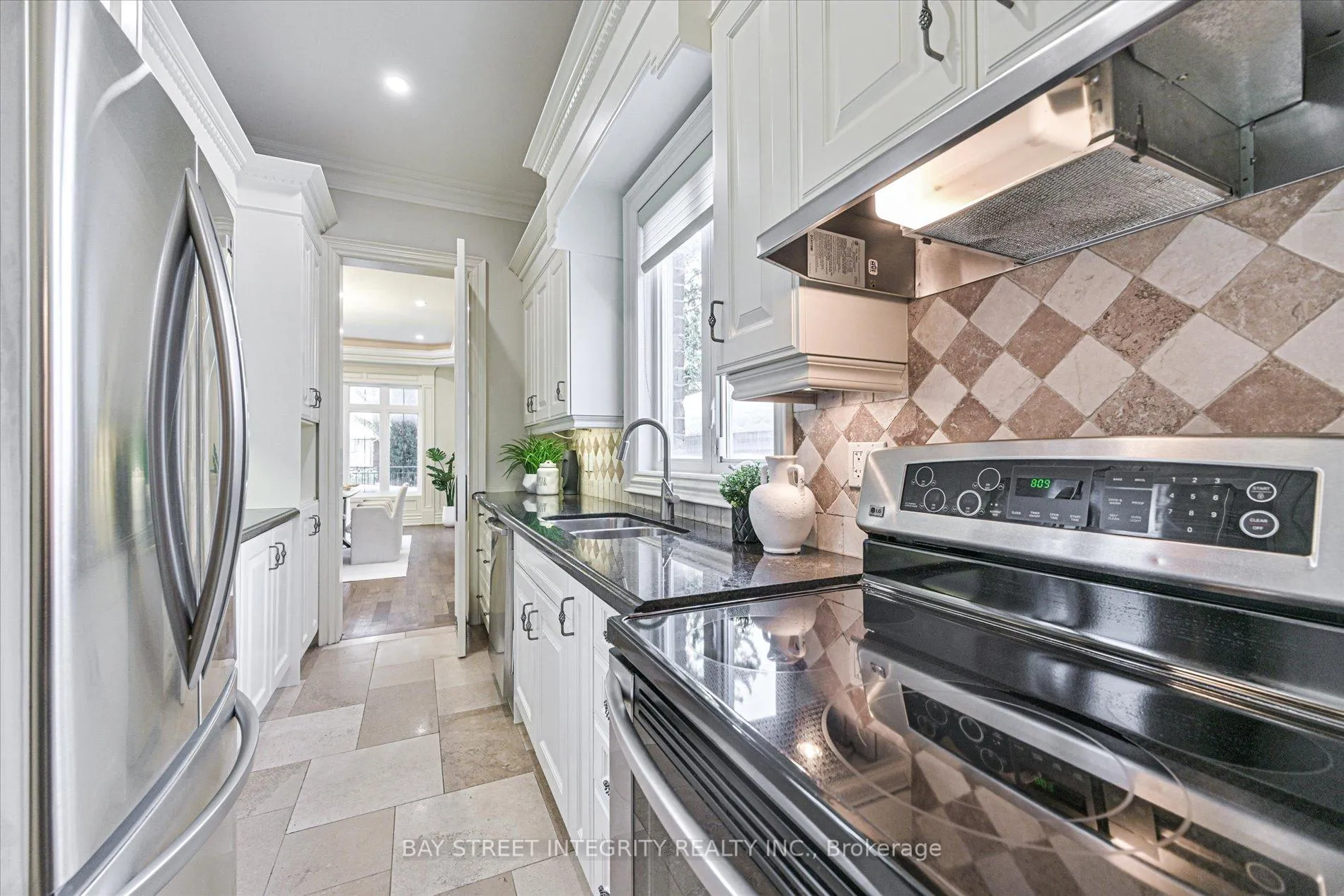 Photo 16 of 121 Caribou Road, Toronto, Bedford Park-Nortown — HOMEH
