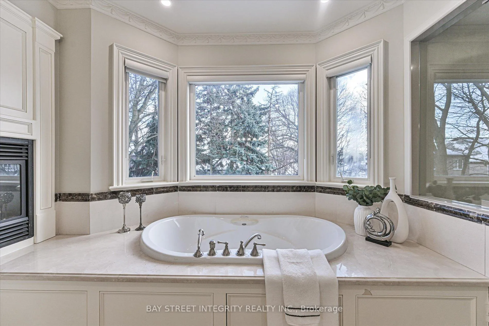 Photo 25 of 121 Caribou Road, Toronto, Bedford Park-Nortown — HOMEH