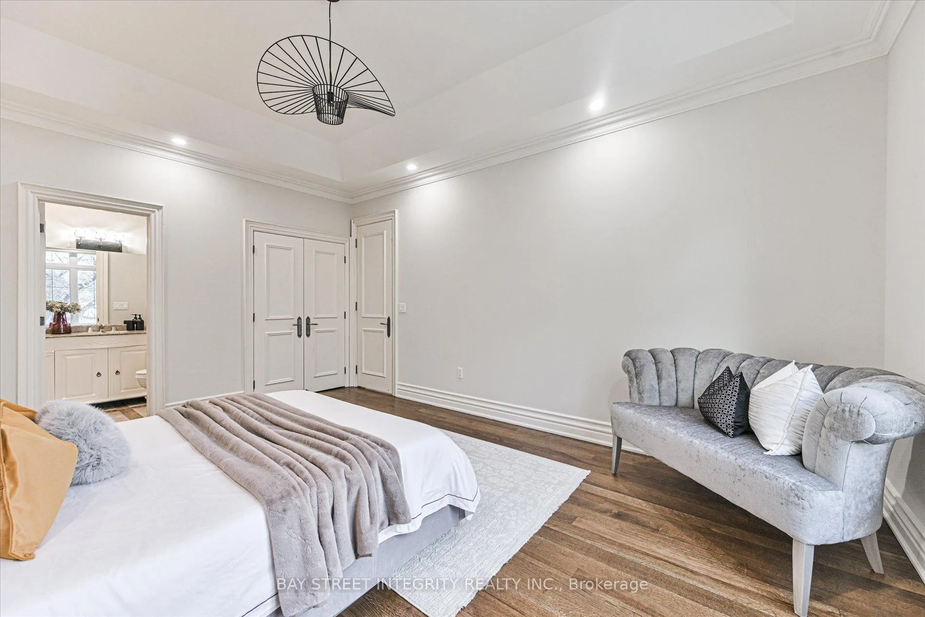 Photo 33 of 121 Caribou Road, Toronto, Bedford Park-Nortown — HOMEH