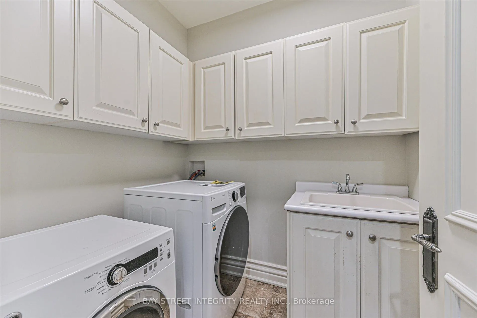 Photo 35 of 121 Caribou Road, Toronto, Bedford Park-Nortown — HOMEH