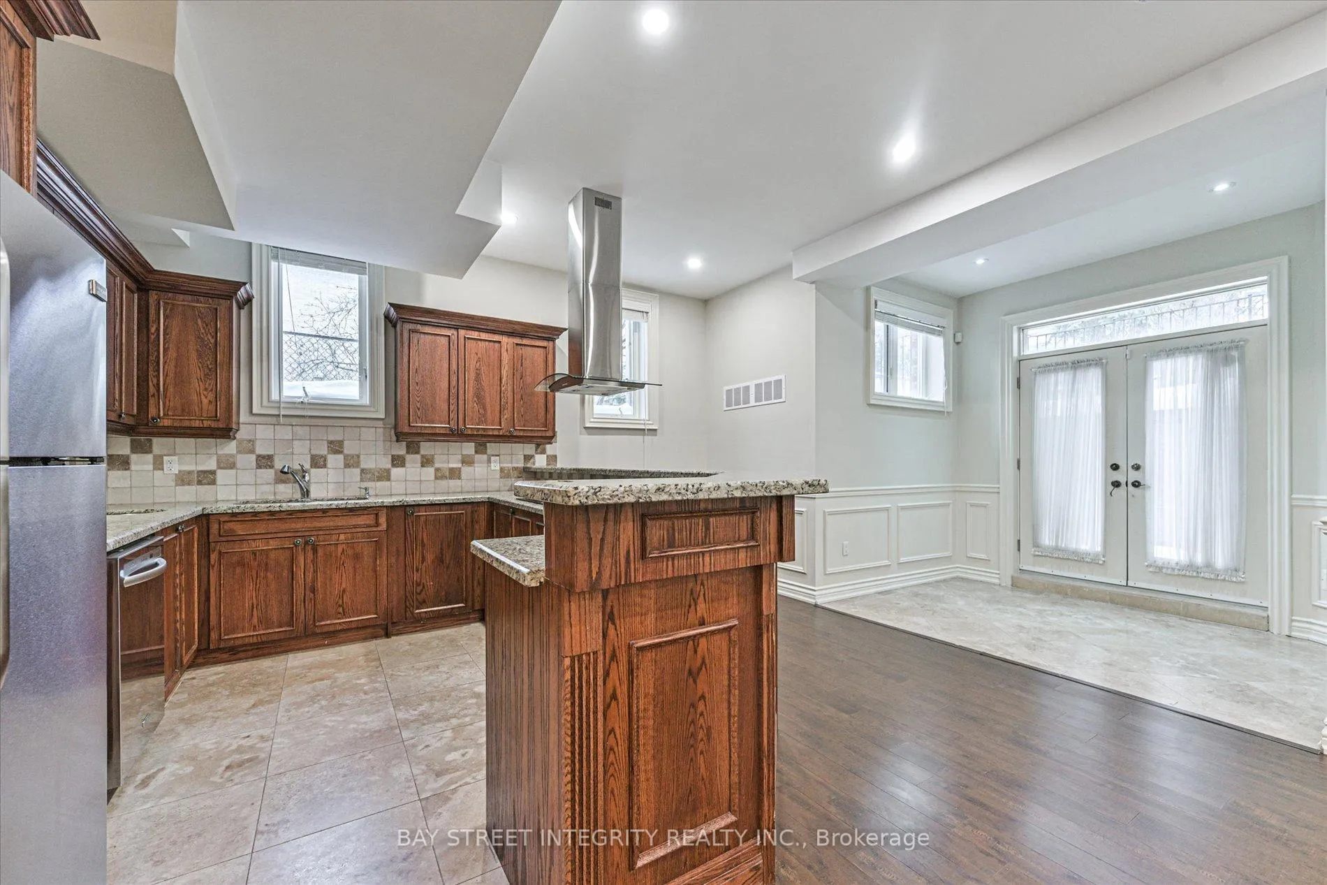 Photo 39 of 121 Caribou Road, Toronto, Bedford Park-Nortown — HOMEH