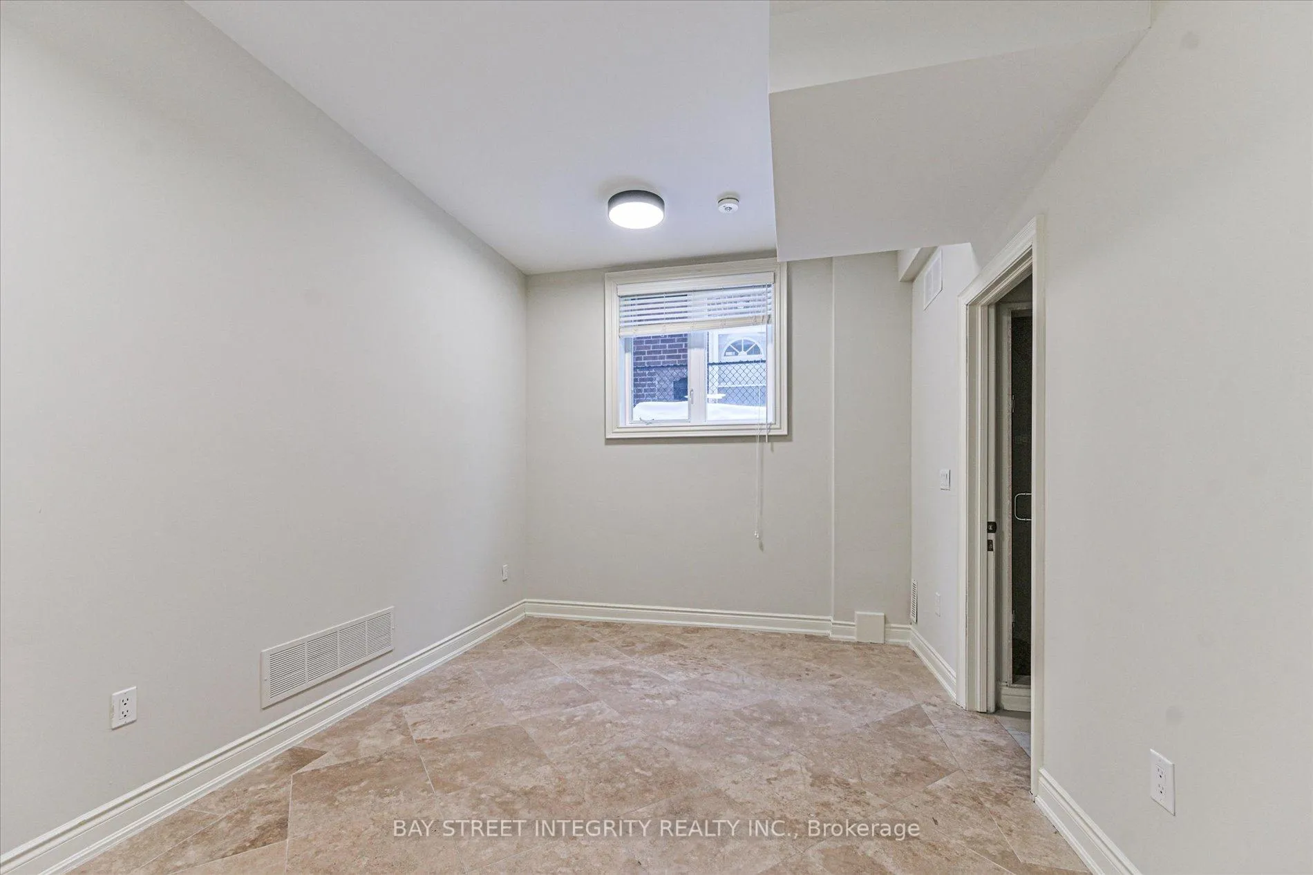Photo 45 of 121 Caribou Road, Toronto, Bedford Park-Nortown — HOMEH