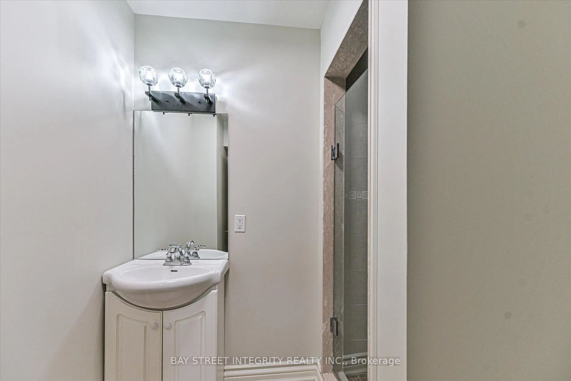 Photo 48 of 121 Caribou Road, Toronto, Bedford Park-Nortown — HOMEH