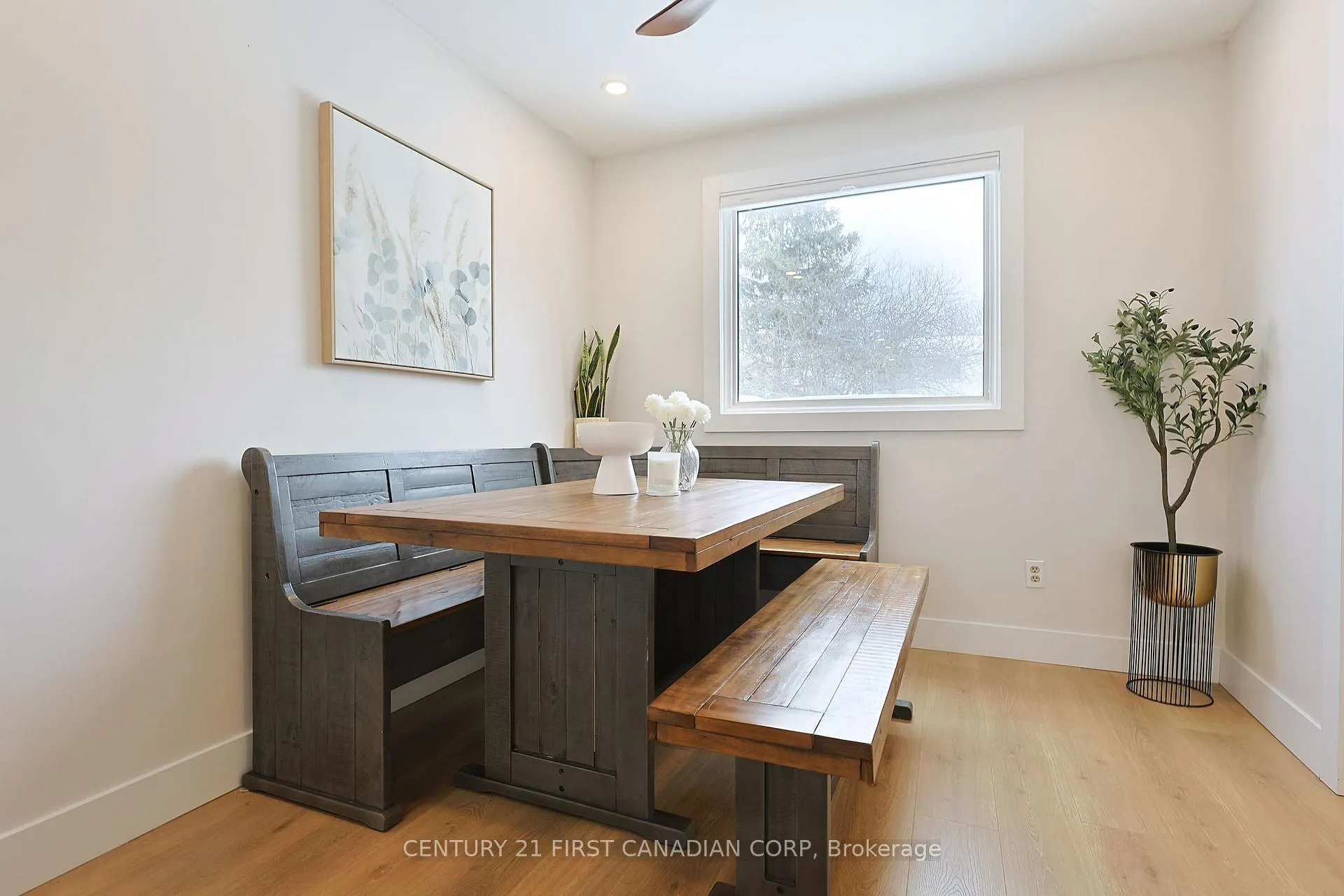 Photo 4 of 696 Griffith Street, London, South K — HOMEH